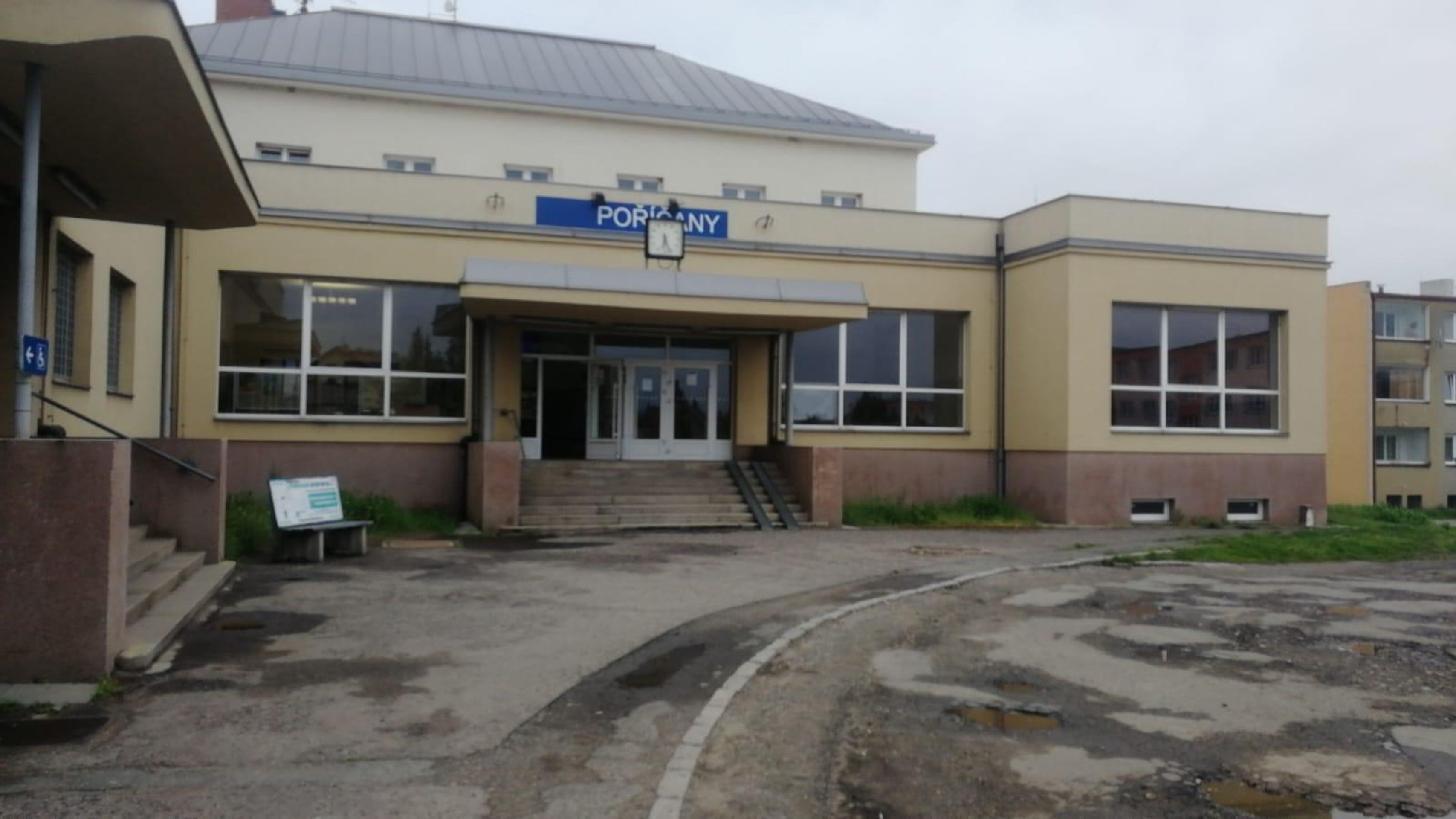 Vlak na Kolínsku projel návěstidlo na červenou - 3 - GALERIE: Vlak na Kolínsku projel návěstidlo na červenou (2/4)