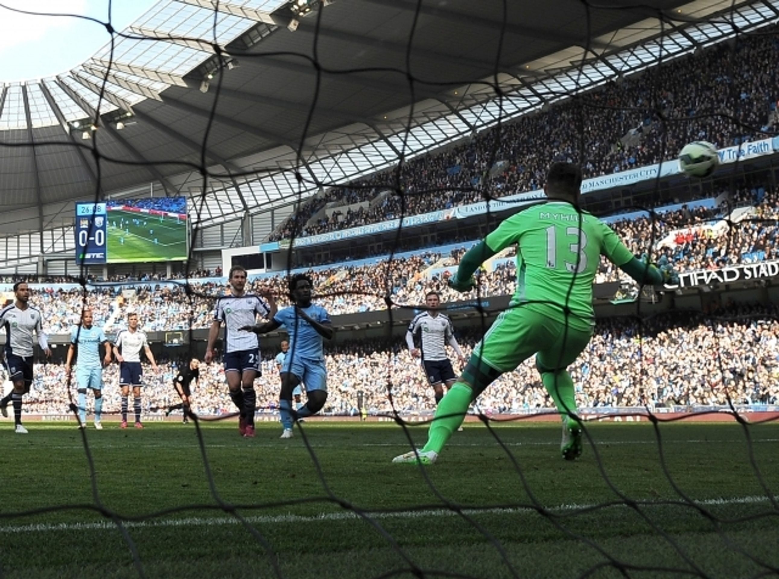 Bony Wilfried - první gól za Manchester City - 1 - GALERIE: První gól Bonyho Wilfrieda za Manchester City (4/4)