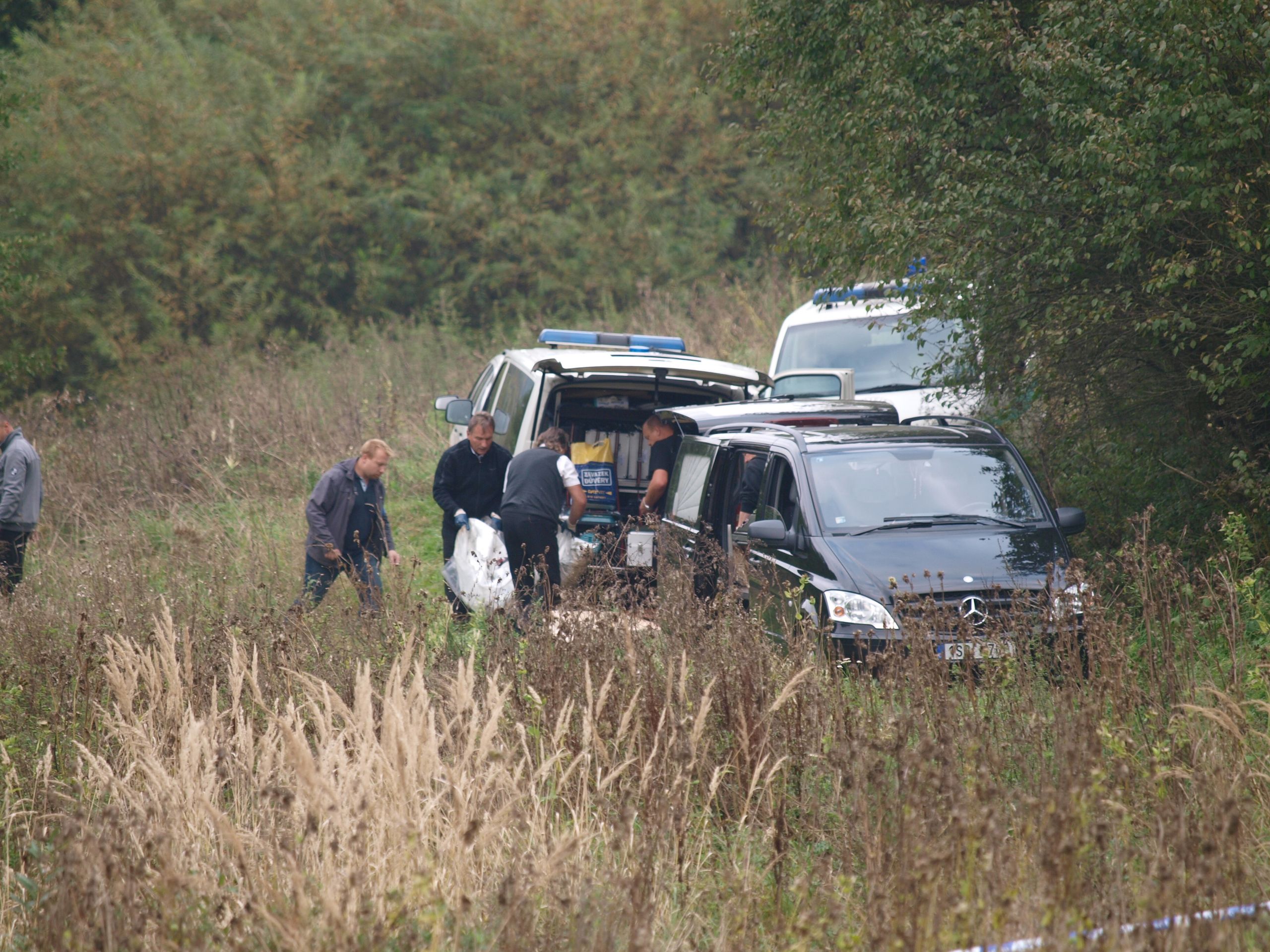 Na Rakovnicku byly nalazeny lidské ostatky - 6 - GALERIE: Na Rakovnicku nalezli policisté lidské ostatky. (1/6)