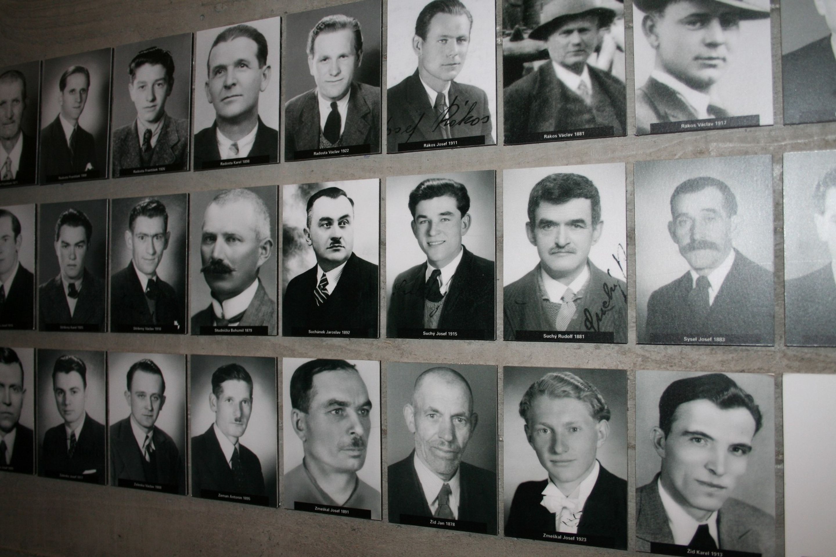 Oběti vyhlazení Lidic - Lidice (2/4)