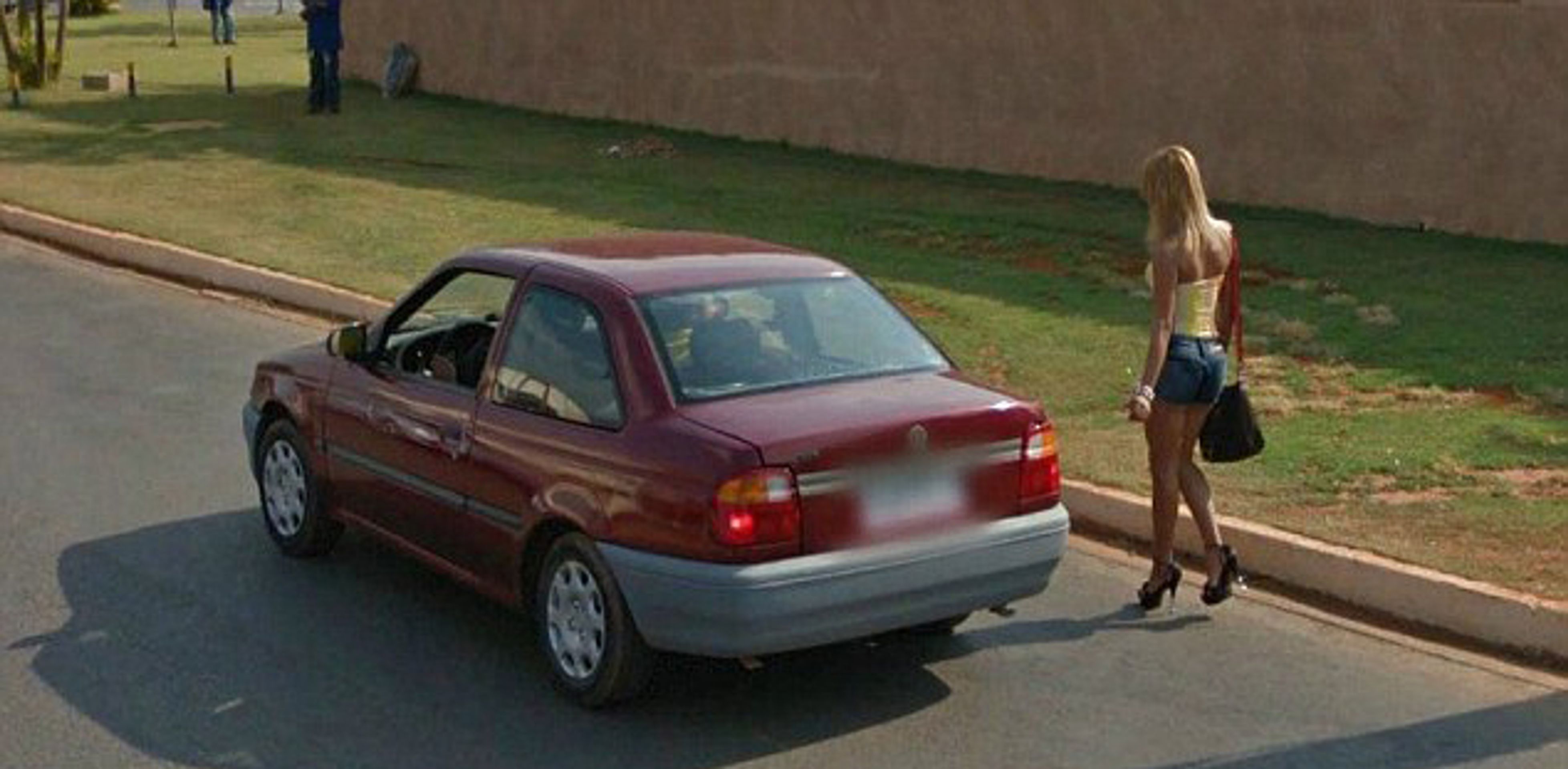 Prostitutky - 5 - GALERIE: Prostitutky na Google Street View (4/8)