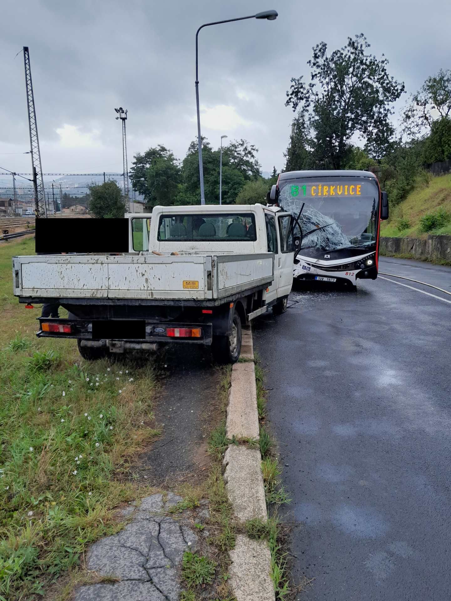 Dopravní nehoda linkového autobusu a dodávky v Ústí nad Labem (2) - Dopravní nehoda linkového autobusu a dodávky (3/4)