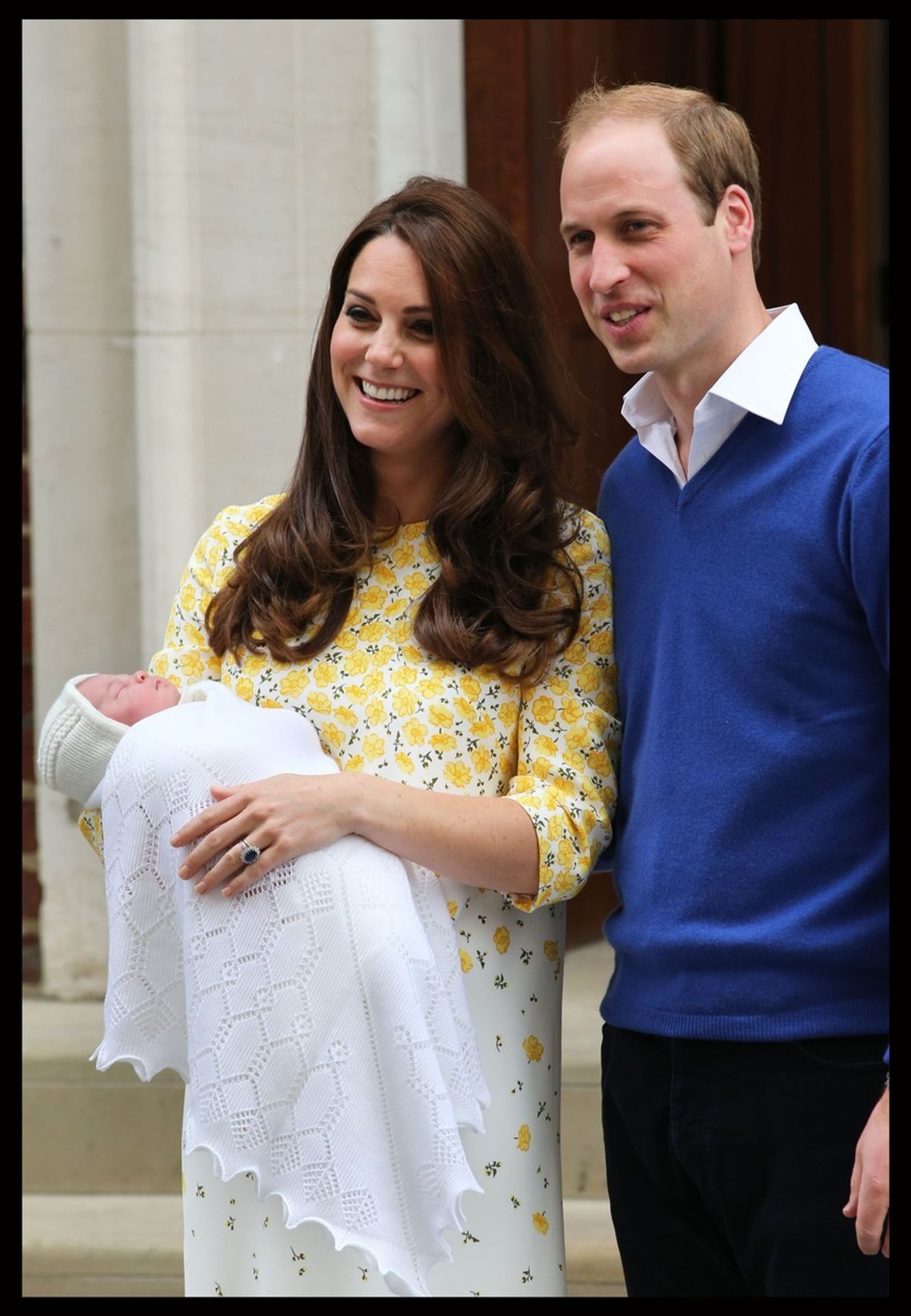 Princezna Charlotte, vévodkyně Kate a princ William při odjezdu z porodnice - Princezna Kate s dětmi (31/33)