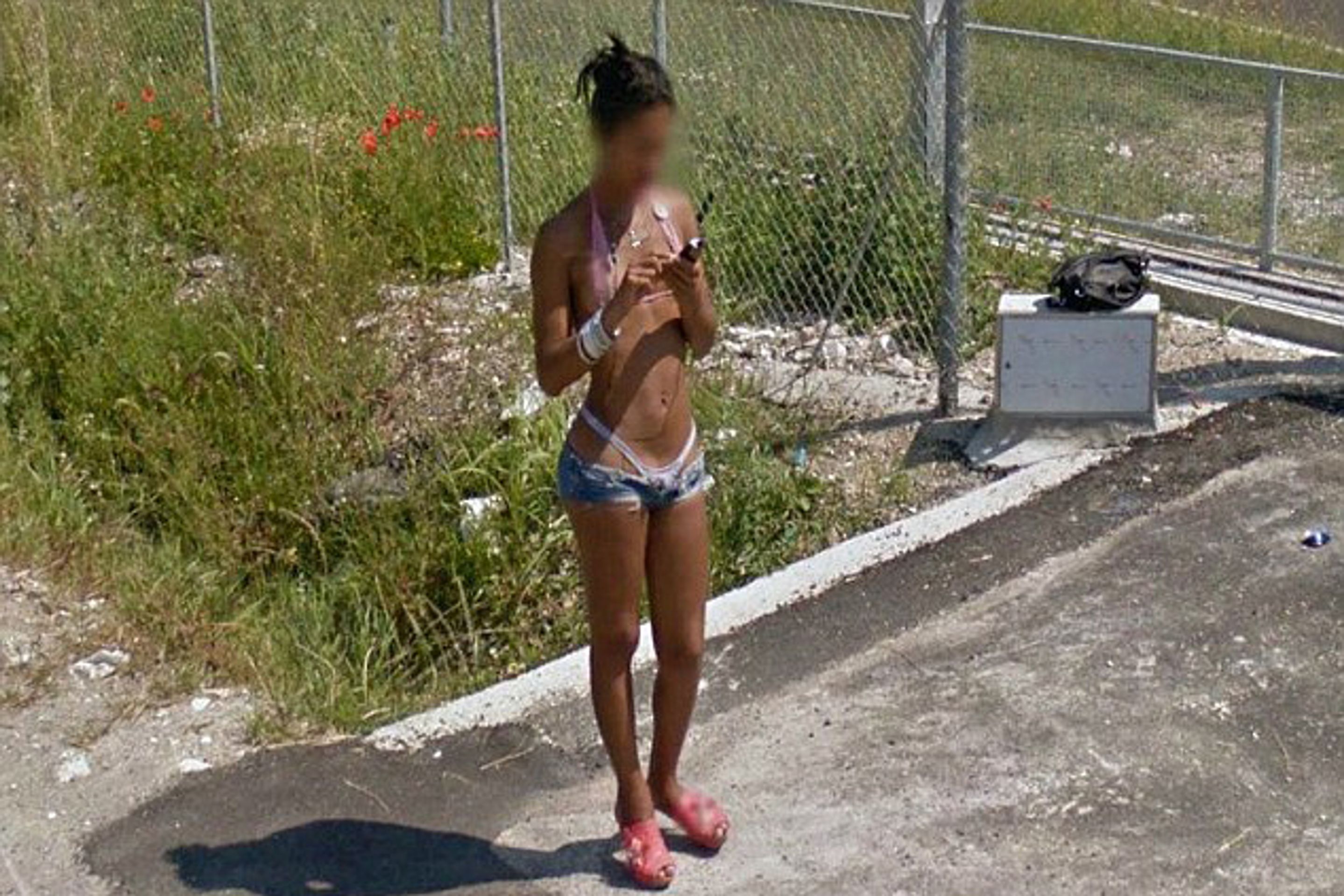 Prostitutky - 3 - GALERIE: Prostitutky na Google Street View (6/8)