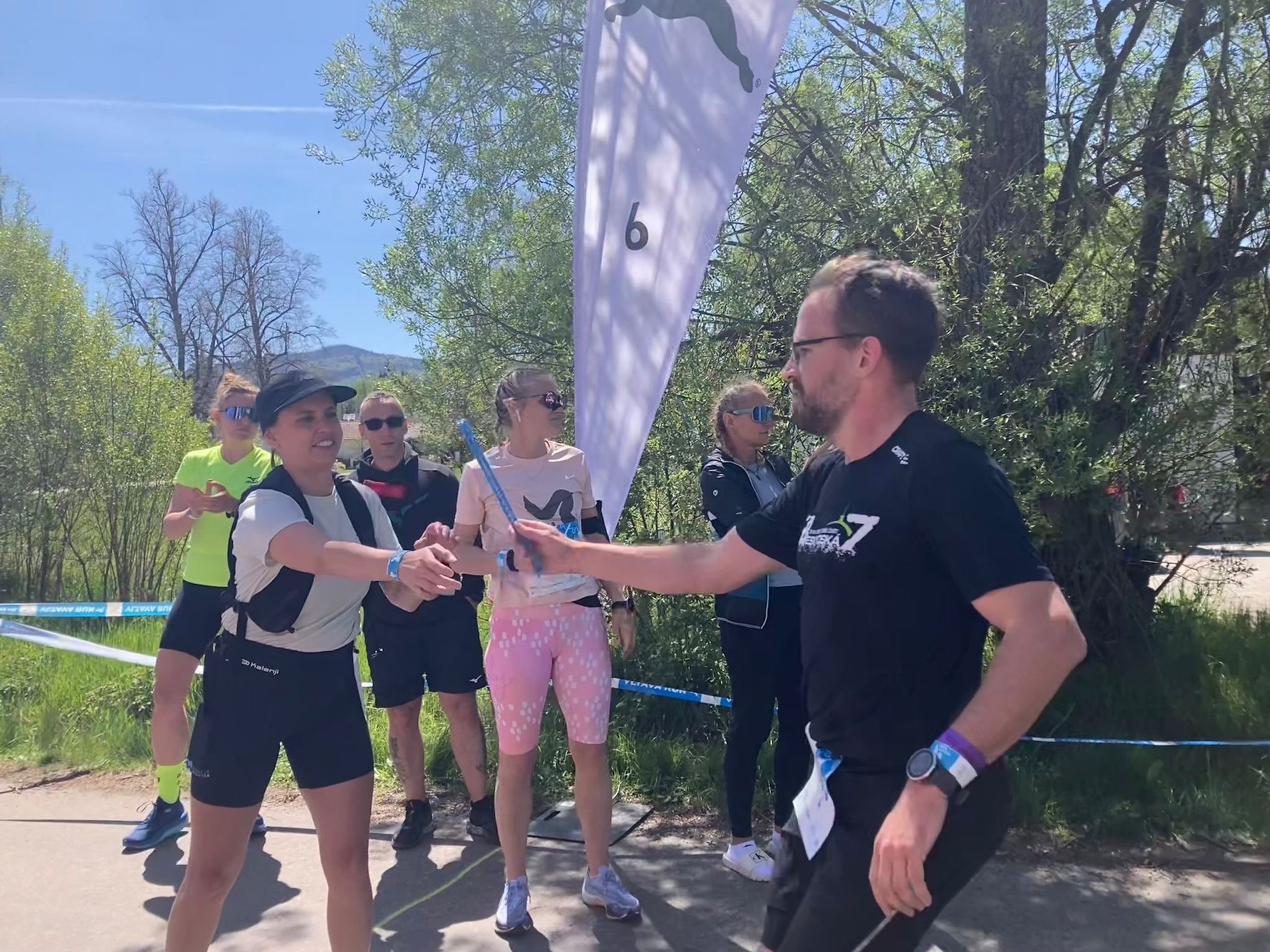 Předávka štafety týmu Markíza & Nova Runners - Tým Markíza a Nova Runners se zúčastnil oblíbeného závodu The Run (8/12)