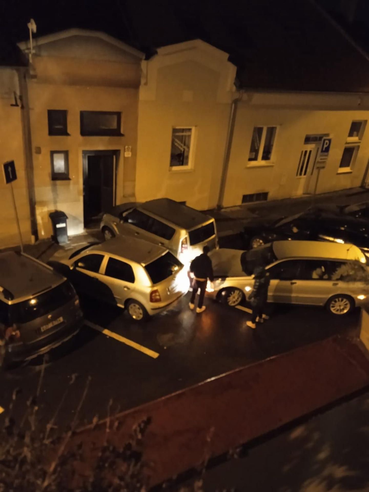 Ledovka způsobuje nehody již na parkovištích, Třebíčsko (2) - Ledovka komplikuje dopravu (23/30)