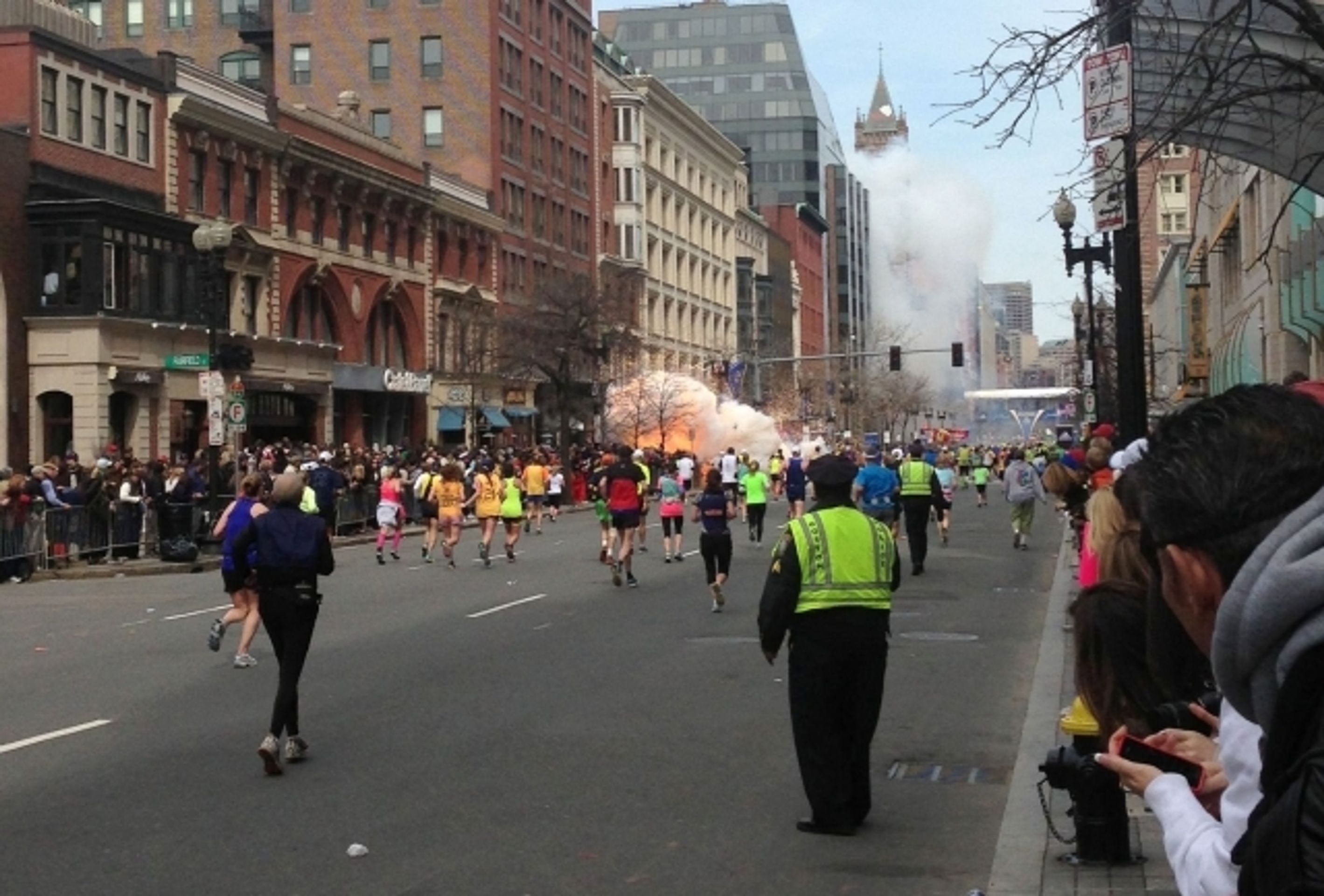 Bomba na maratonu v Bostonu - 4 - GALERIE: Bomba na maratonu v Bostonu (8/11)