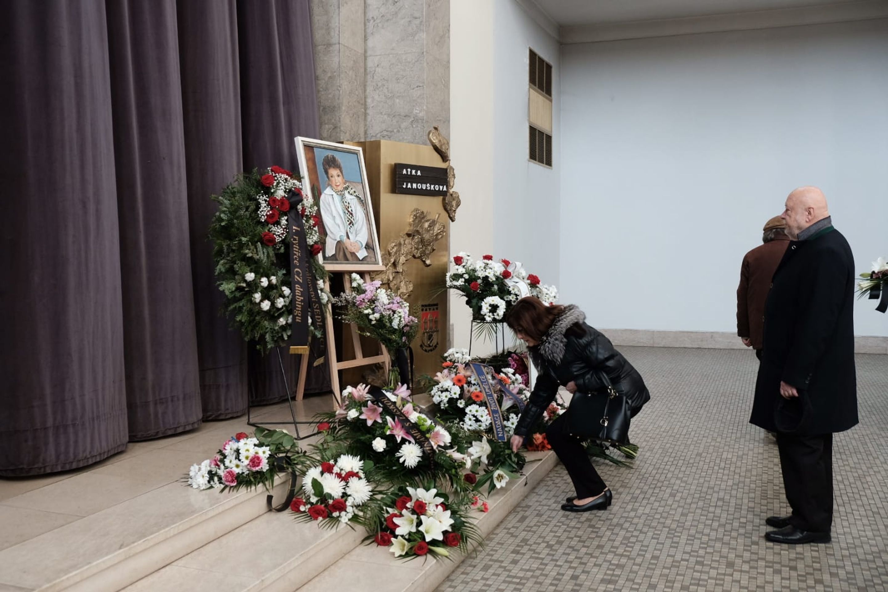 Rozloučení s Aťkou Janouškovou - 4 - GALERIE: Rozloučení s Aťkou Janouškovou (4/11)