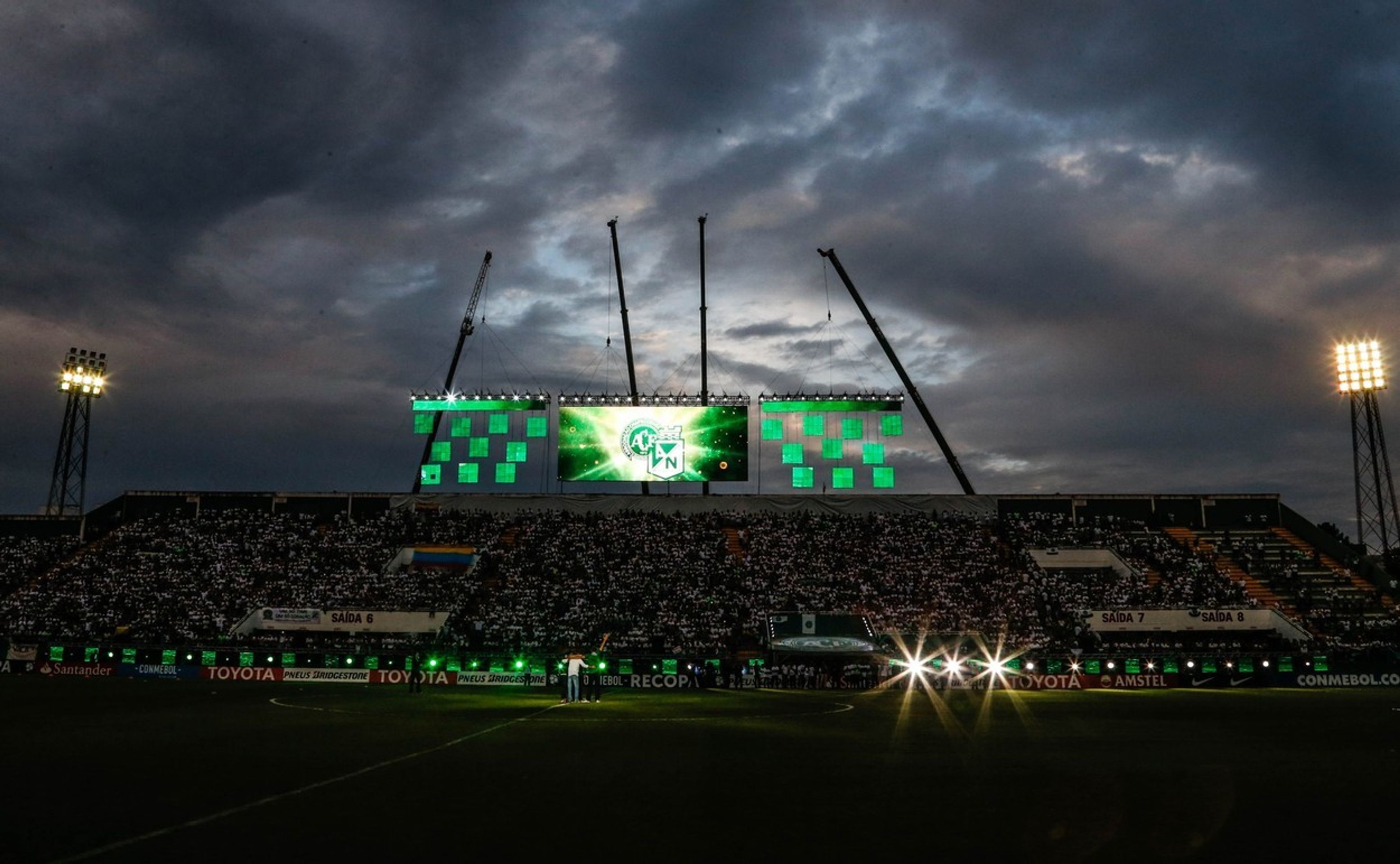 Chapecoense znovu na místě tragédie - 9 - GALERIE: Fotbalisté Chapecoense na místě tragédie (9/10)