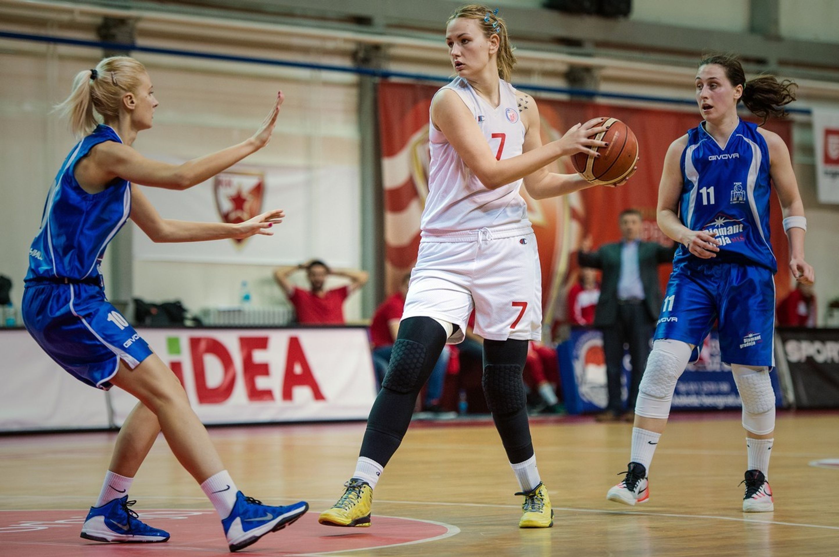 Srbská basketbalistka hraje s ortézou - 4 - GALERIE: Srbská basketbalistka hraje s protézou (4/7)