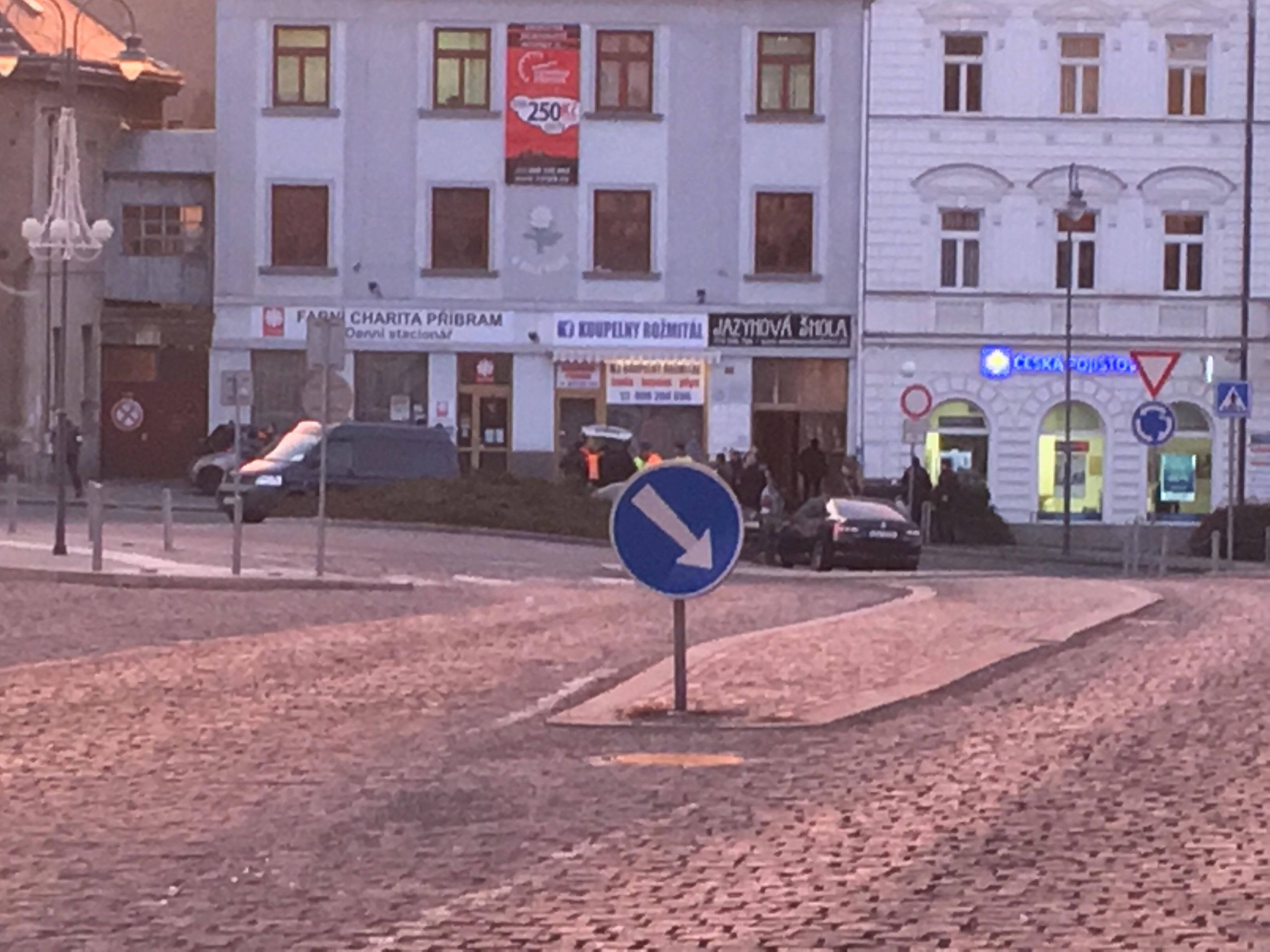 Přepadení banky v Příbrami - 2 - GALERIE: V Příbrami přepadl ozbrojený muž banku (2/9)