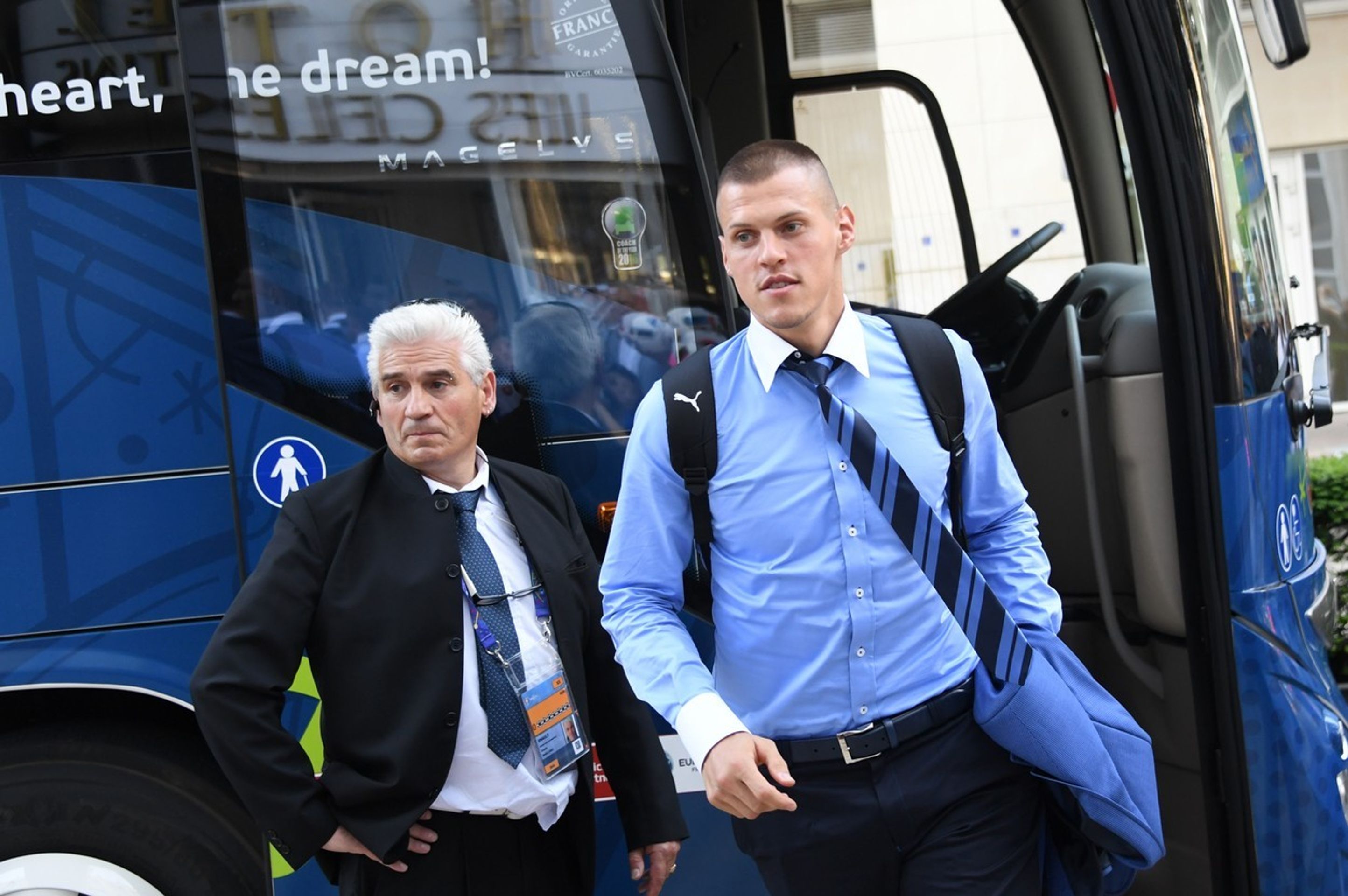 Slovenští fotbalisté po příletu do Francie - GALERIE: Čeští fotbalisté odletěli na EURO do Francie (4/6)