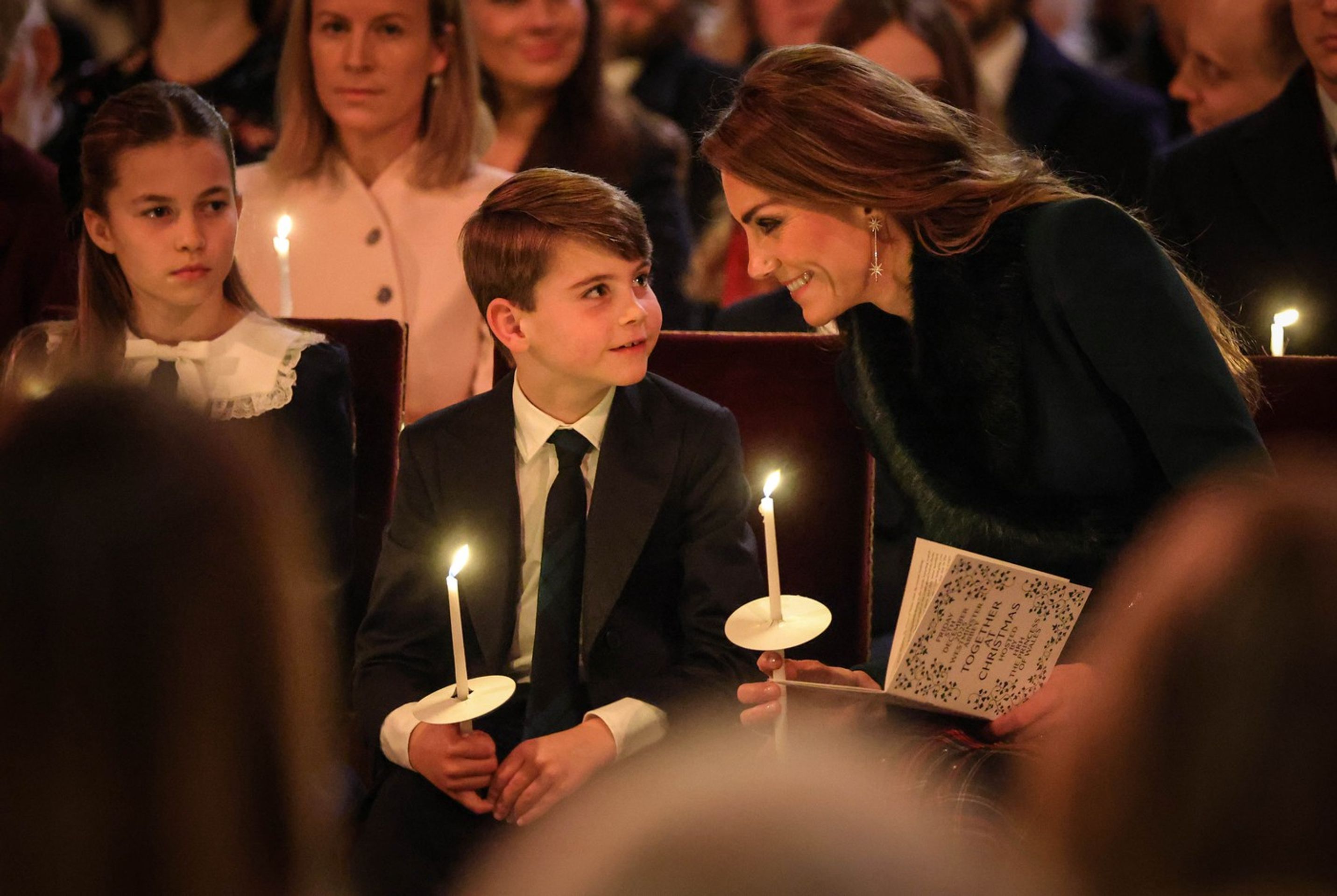 Princ Louis a princezna Kate na vánoční bohoslužbě - Princ Louis na vánoční bohoslužbě (3/5)