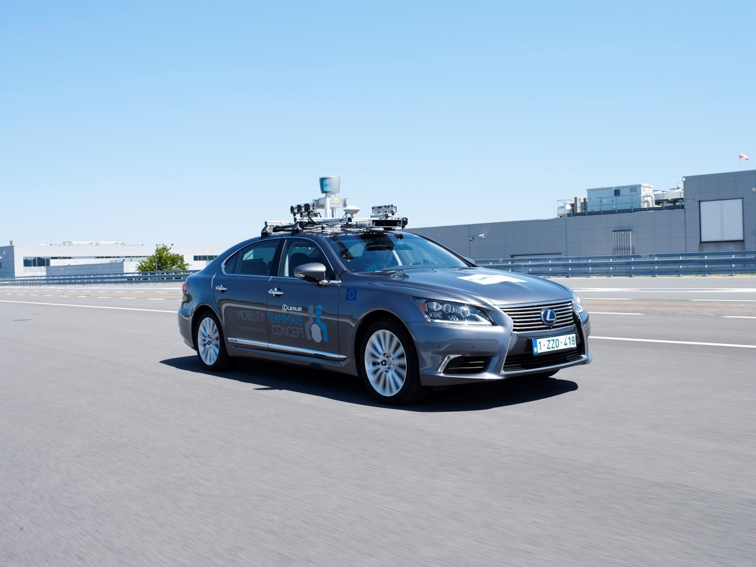Lexus LS vybavený systémy autonomního řízení - 25 - Fotogalerie: Autonomní Lexus LS vyjede do ulic evropských měst (6/7)