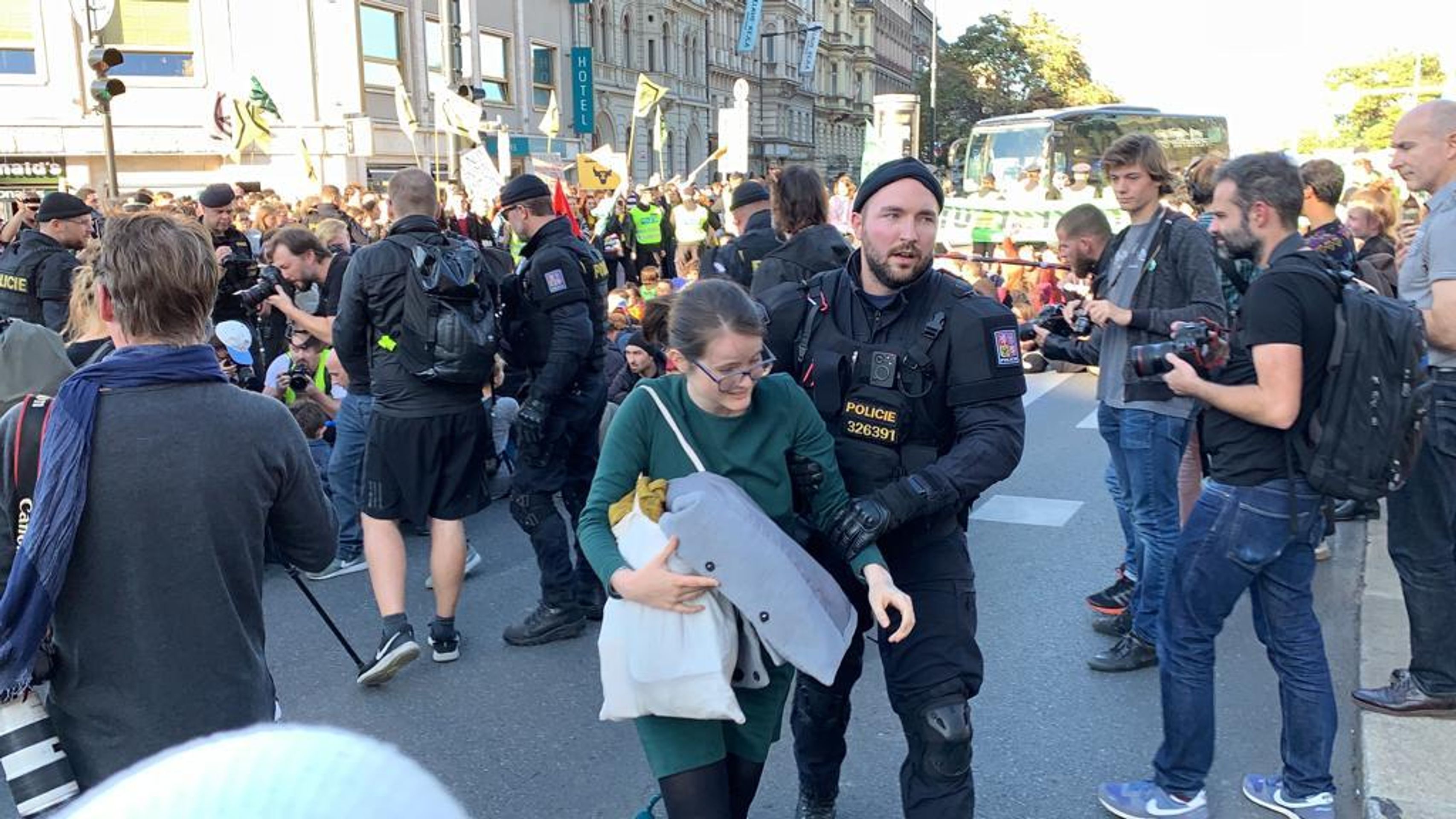 Demonstranti blokují magistrálu v Praze - 4 - GALERIE: Demonstrace na magistrále v Praze (7/17)