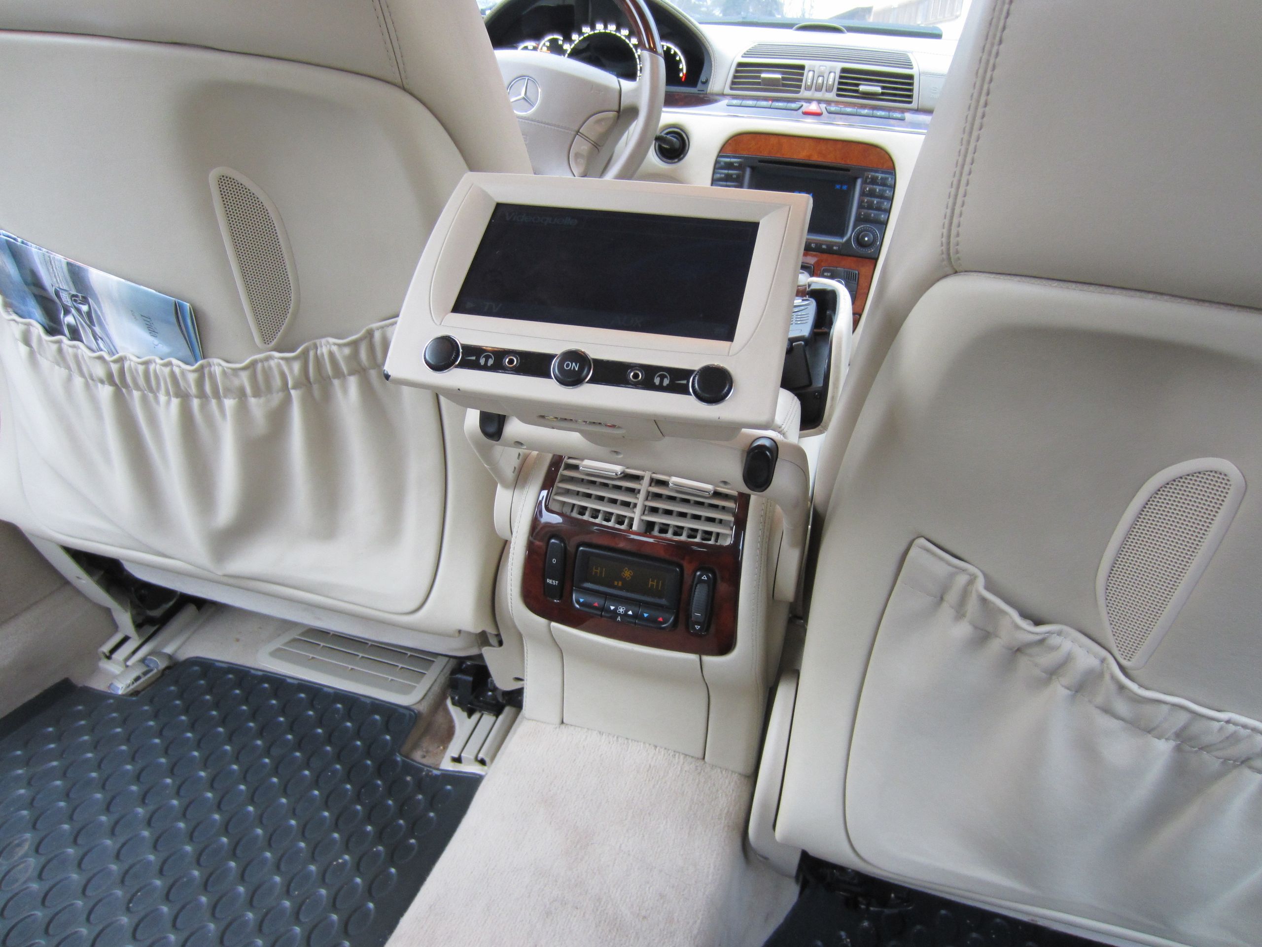 ÚZSVM: Mercedes Benz S600 - 3 - GALERIE: ÚZSVM - Mercedes Benz S600 (3/3)