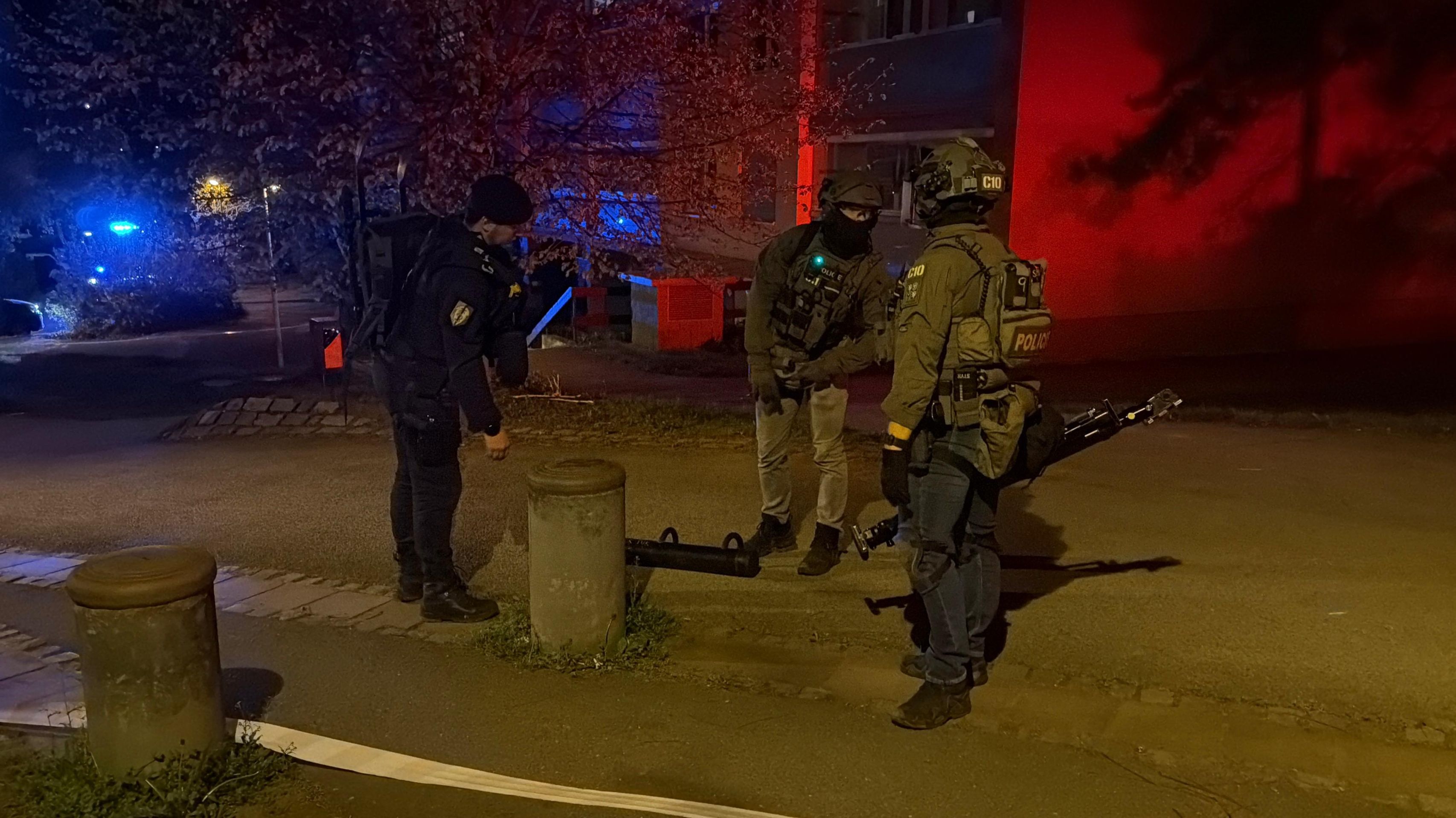 Zásah zásahové jednotky - Zásah policie v pražských Stodůlkách (12/12)