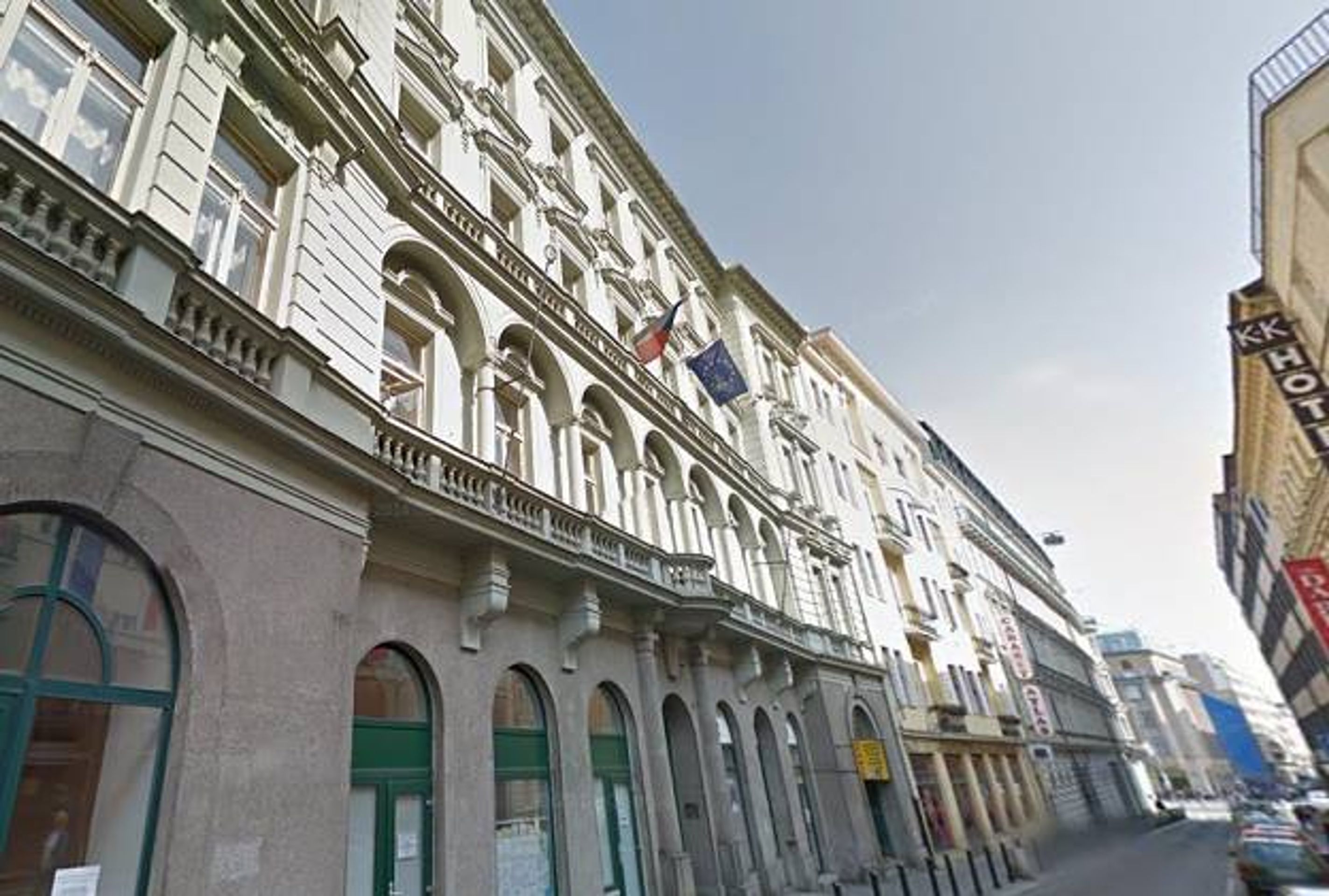 Nemovitosti - Budova v pražské ulici Ve Smečkách - GALERIE: Nemovitosti (6/9)