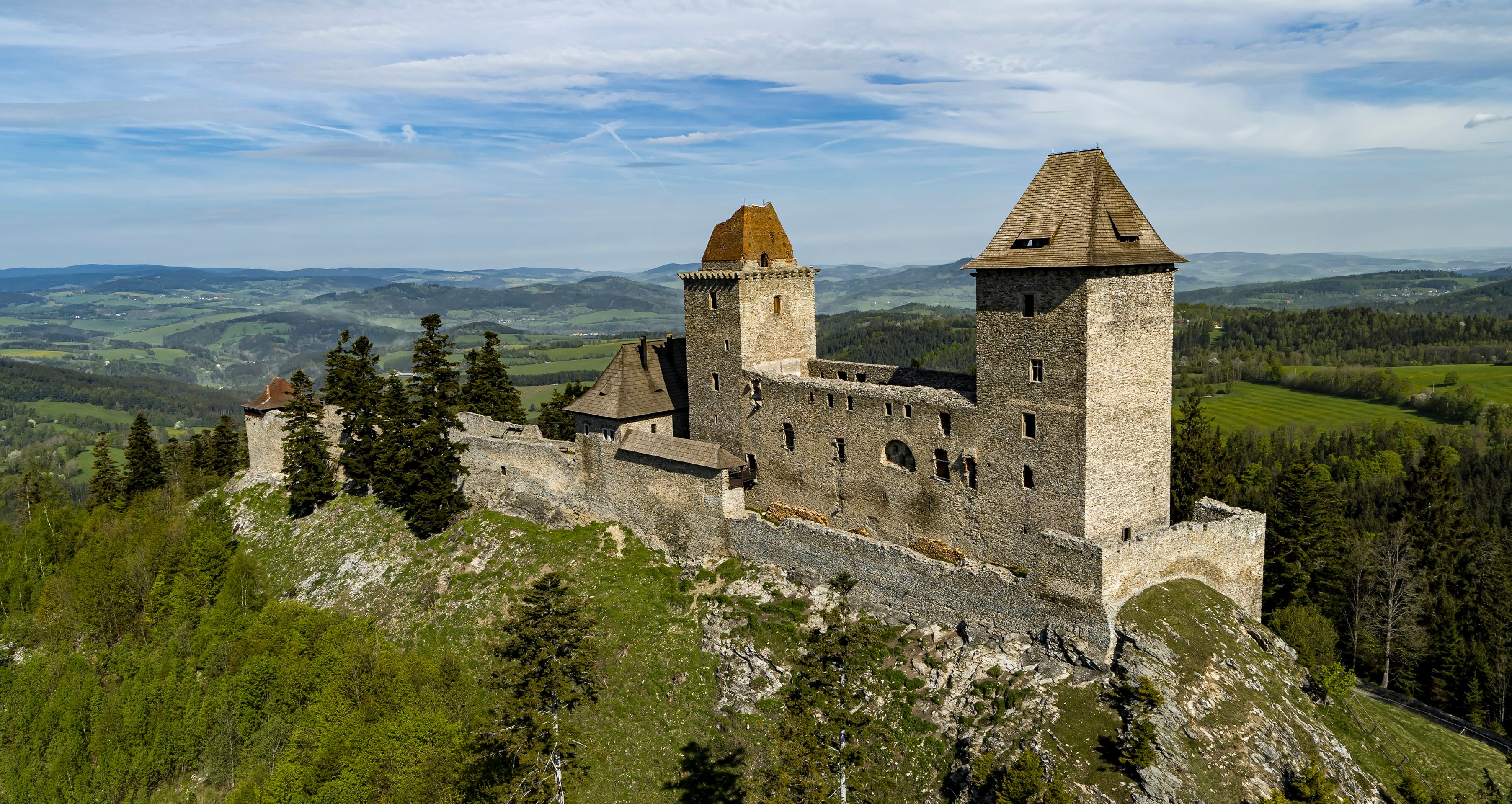 Kašperk - Nejoceňovanější české hrady a zámky (1/12)
