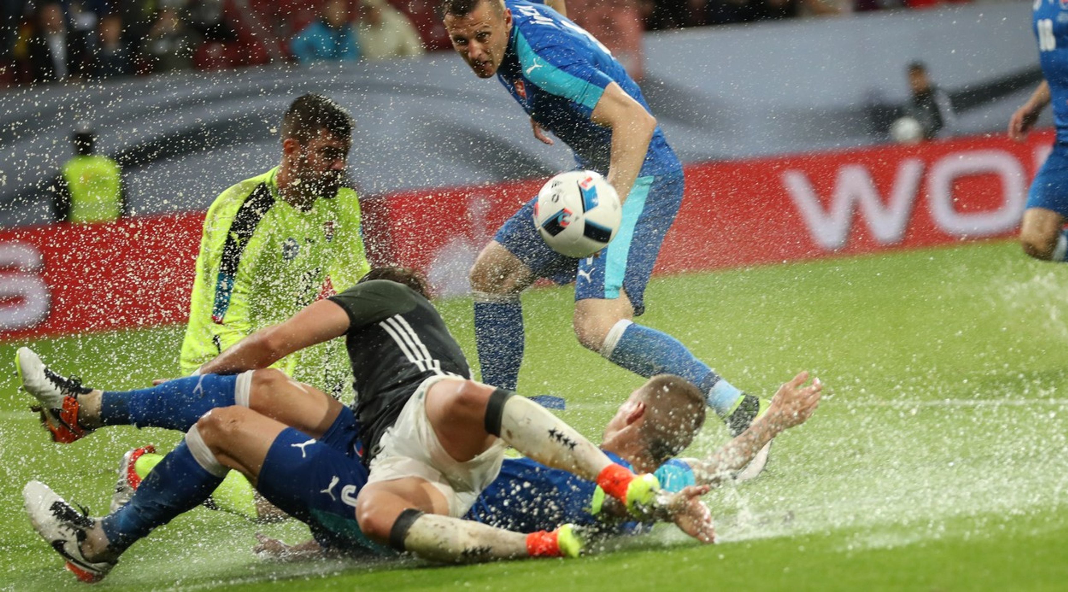 Německo - Slovensko 1:3, fotbal ve vodě - GALERIE: Německo - Slovensko 1:3 (1/4)