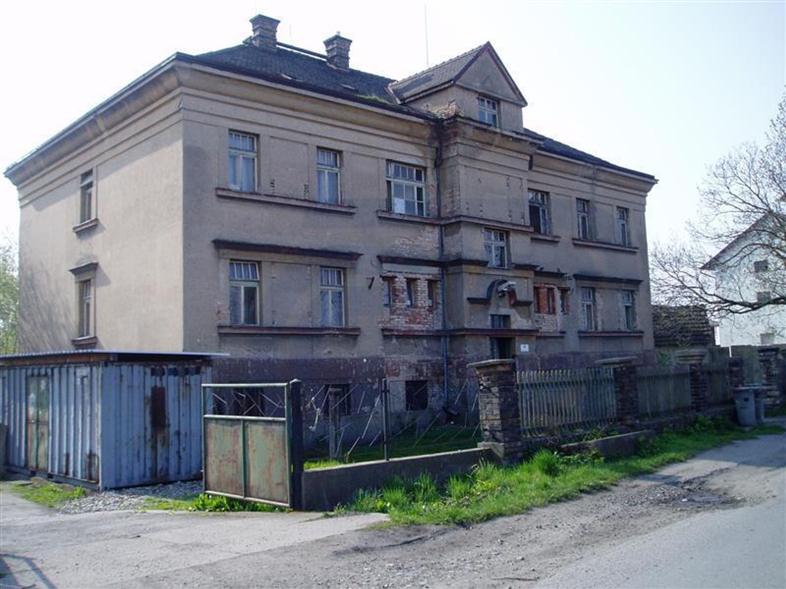 Prodej nemovitostí ČD - Bývalá nocležna ve Všetatech na Mělnicku za 1 290 000 - GALERIE: Prodej nemovitostí Českých drah (6/13)