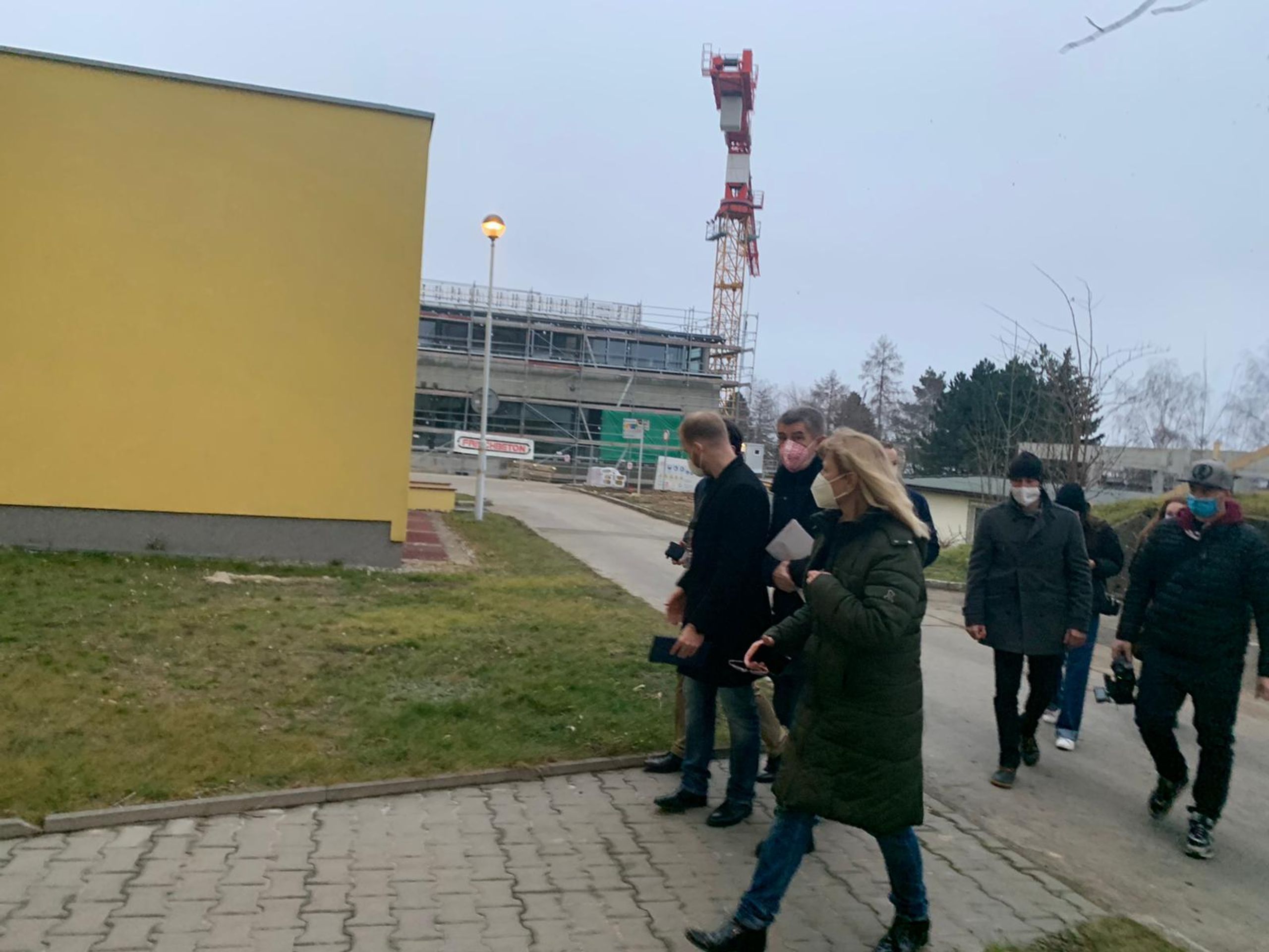 Babiš na exkurzi v nemocnici - 10 - GALERIE: Premiér Babiš vyrazil na kontrolu pražských nemocnic (10/10)