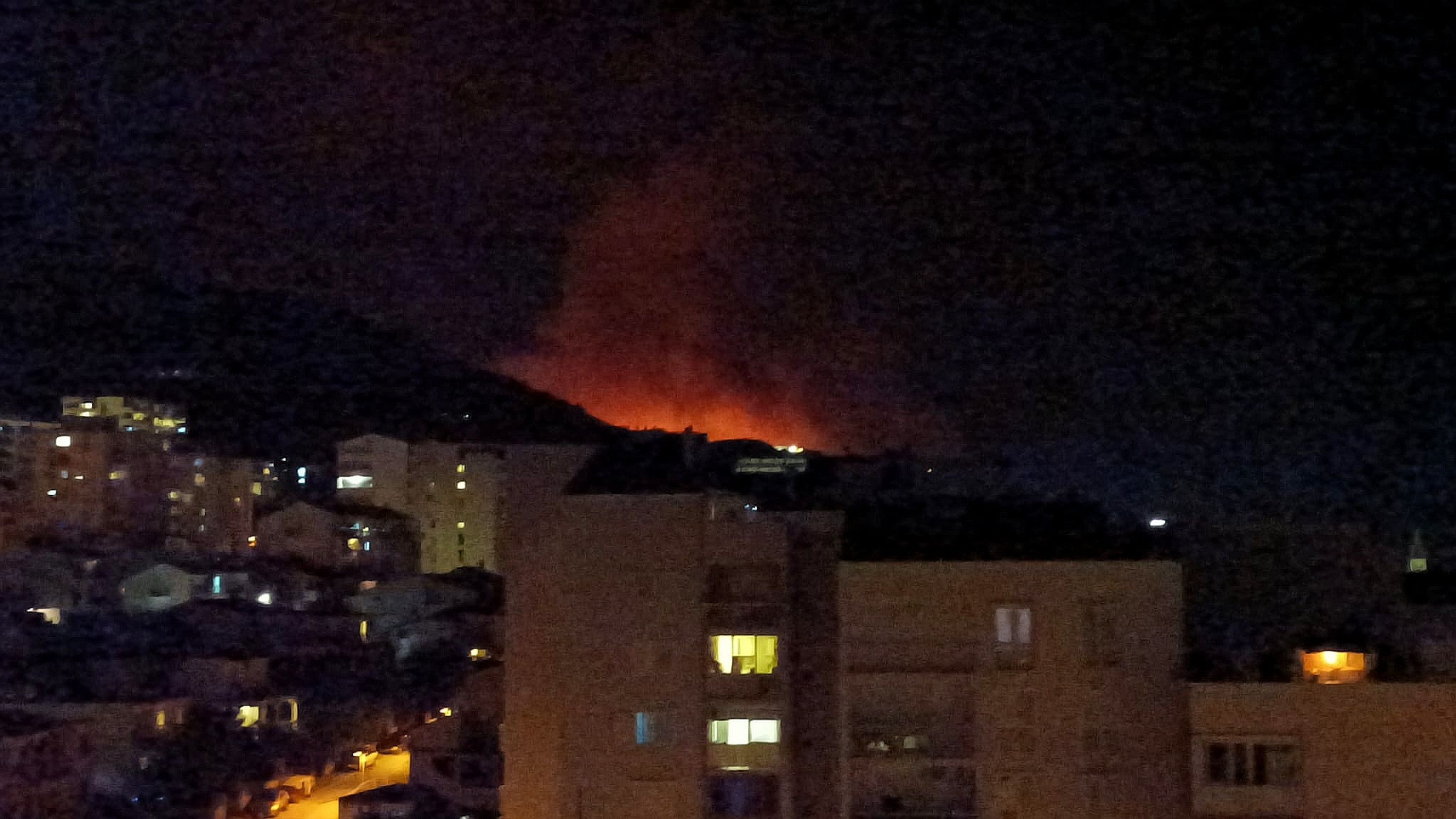 Požár u chorvatského letoviska Tučepi - Požár v Tučepi (4/9)