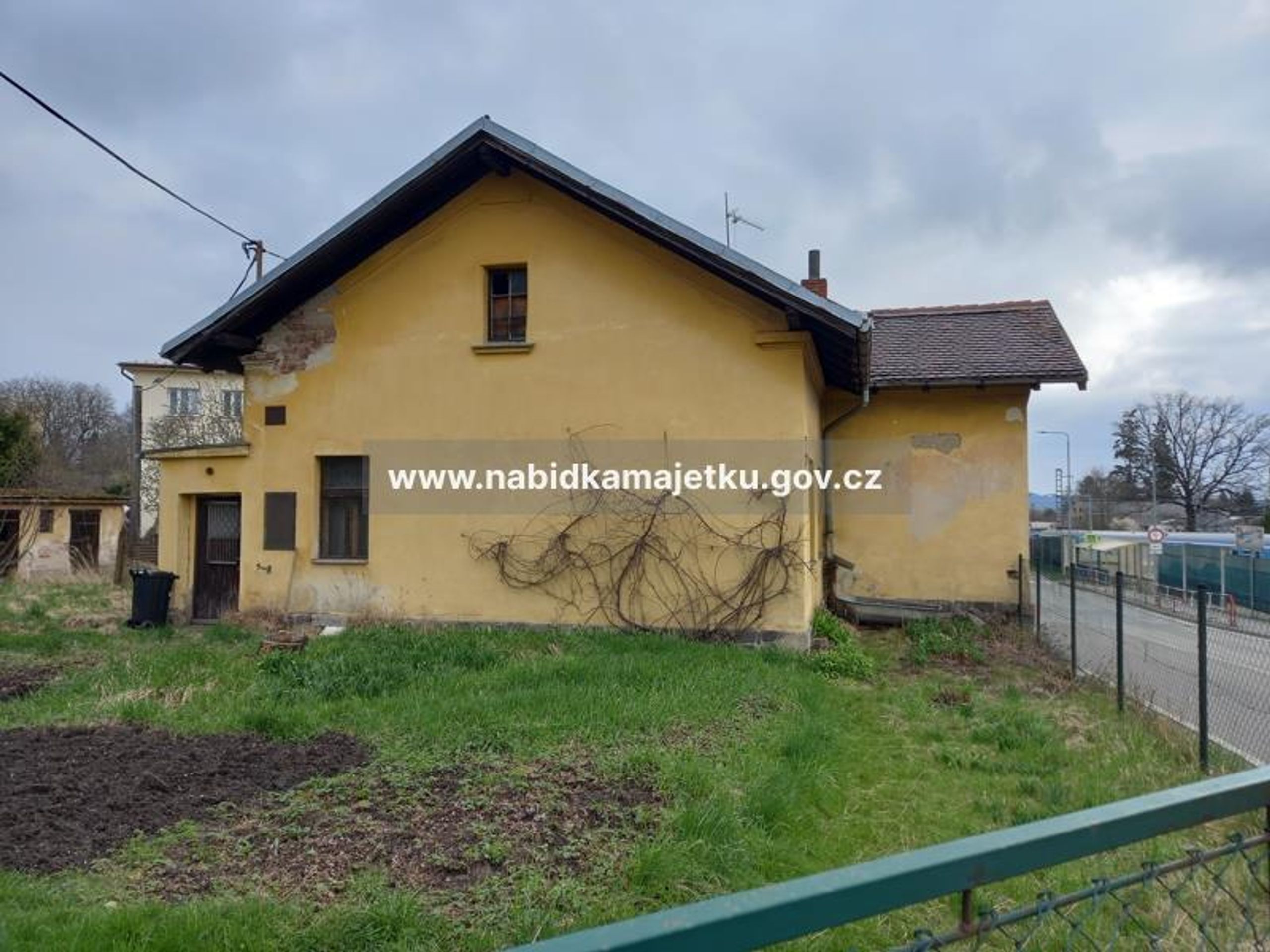 Za 1,28 milionu se v Benešově nabízí dvojdomek se dvěma byty (1) - Majetek nabízený státem (6/25)
