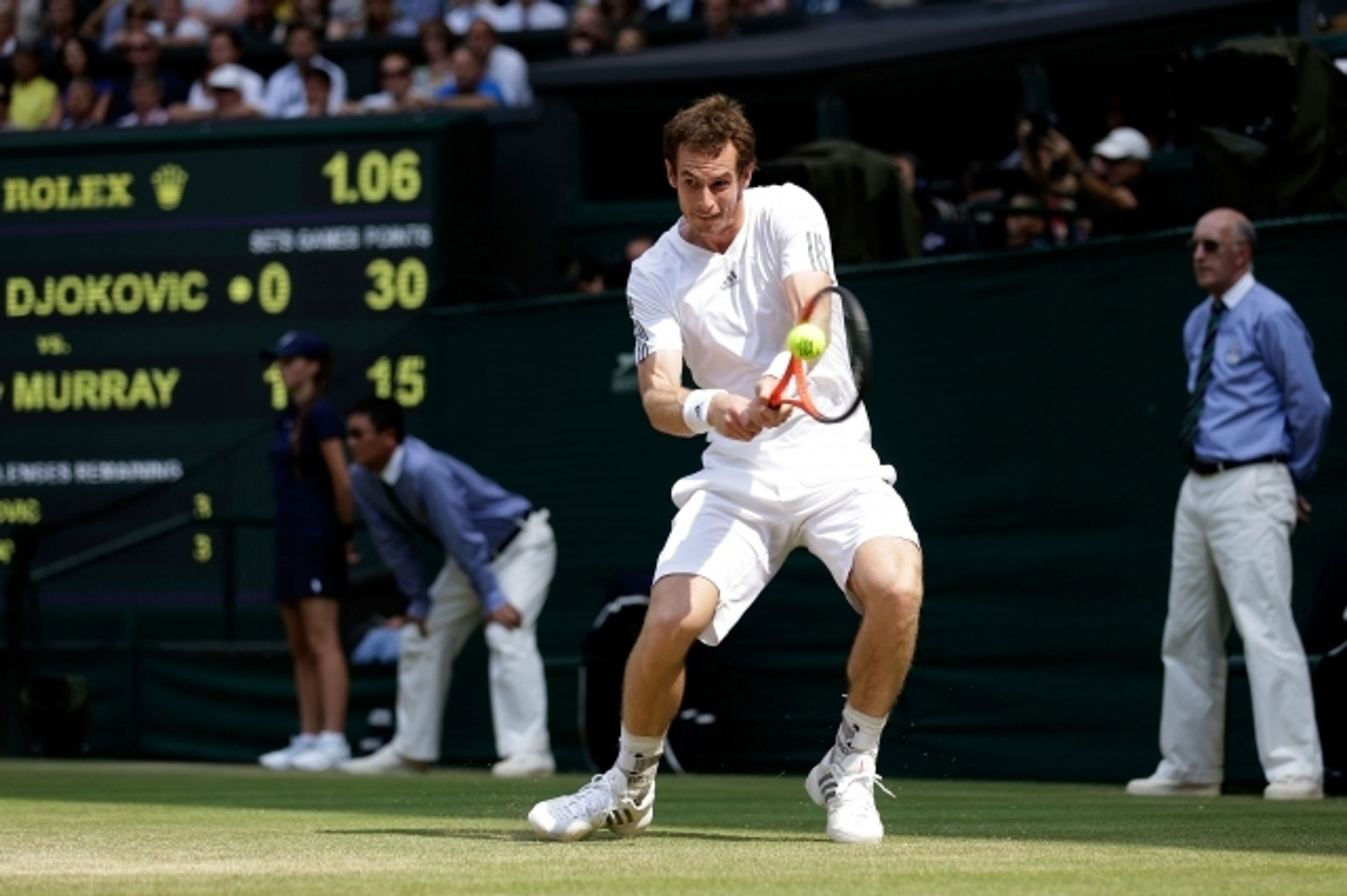 Finale Wimbledonu - hra - 12 - GALERIE: Andy Murray porazil ve finále Wimbledonu Novaka Djokoviče (13/24)