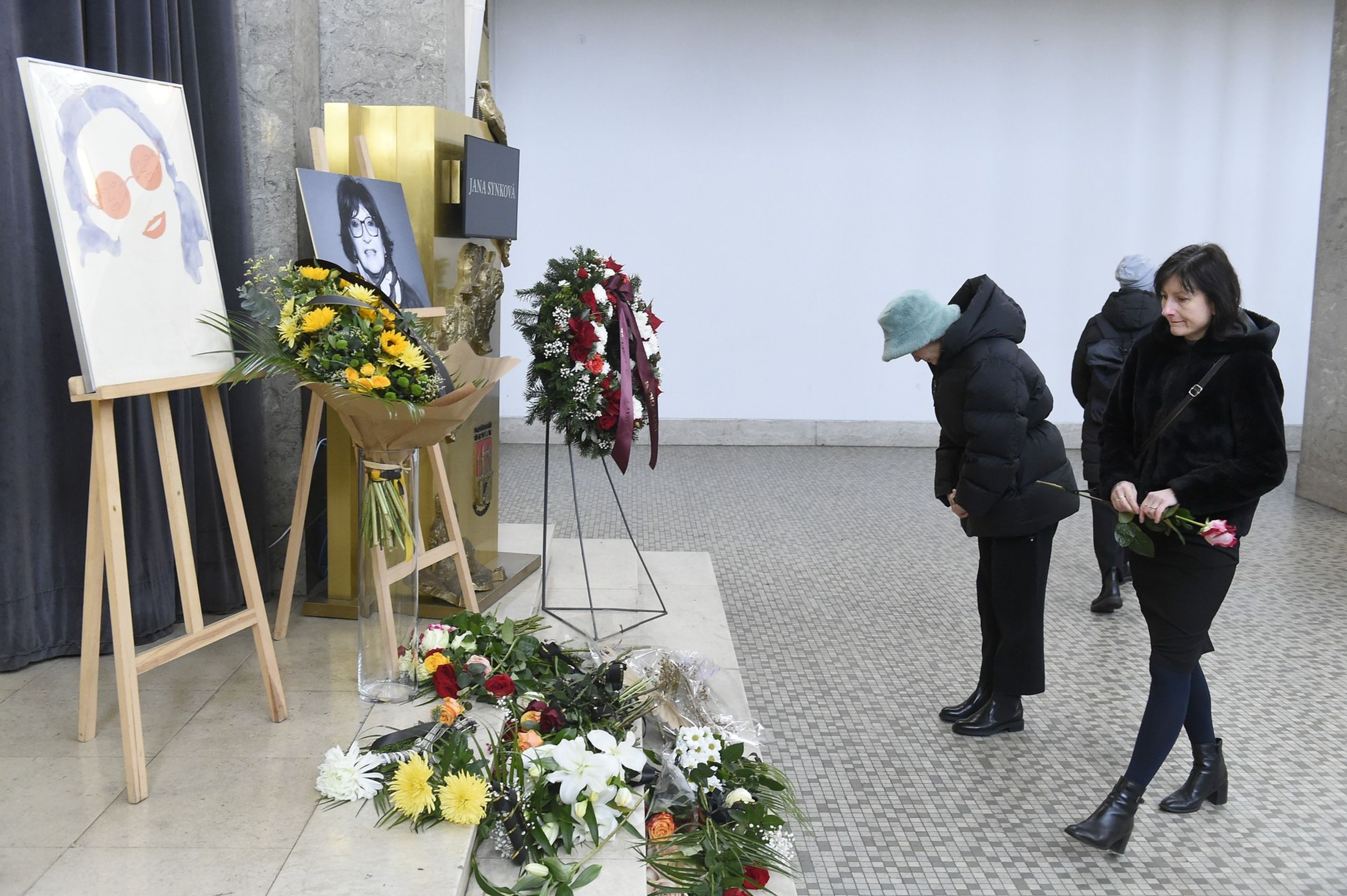 Poslední rozloučení s herečkou Janou Synkovou (1) - Poslední rozloučení s herečkou Janou Synkovou (6/7)