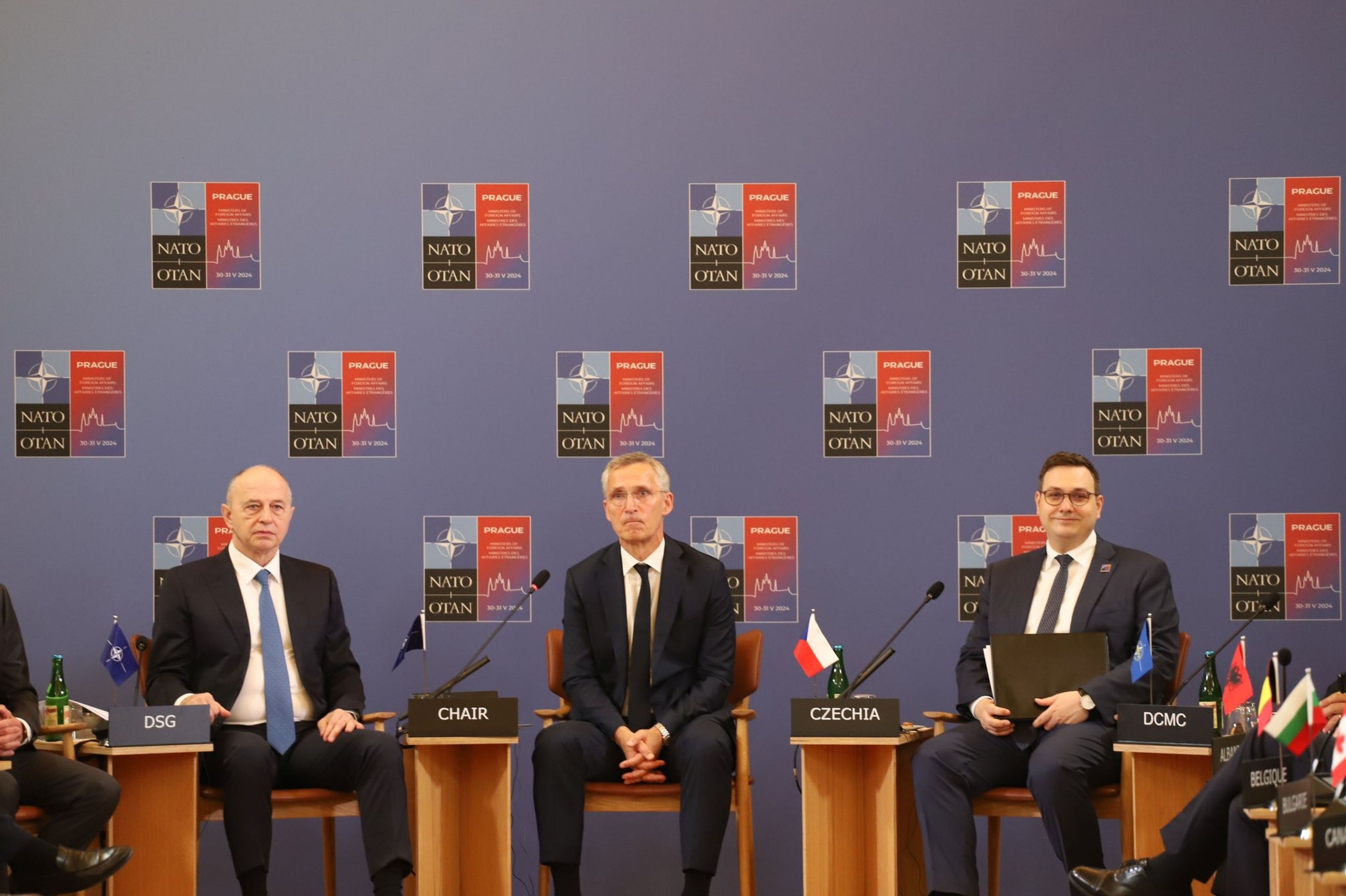 Jednání členů NATO - Jednání členů NATO (2/5)