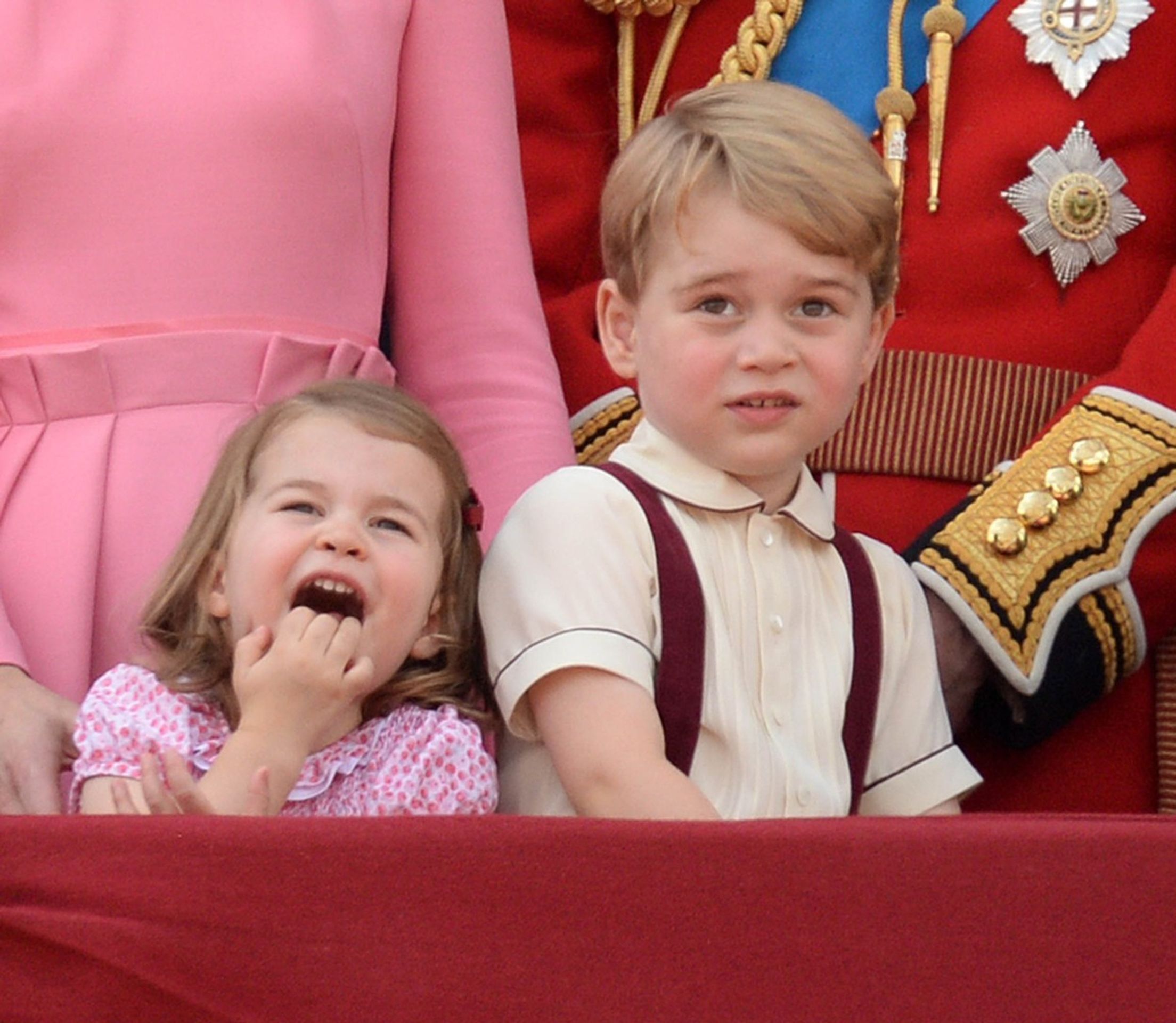 George a Charlotte na oslavě narozenin královny - 5 - GALERIE: William a Kate s dětmi (13/16)