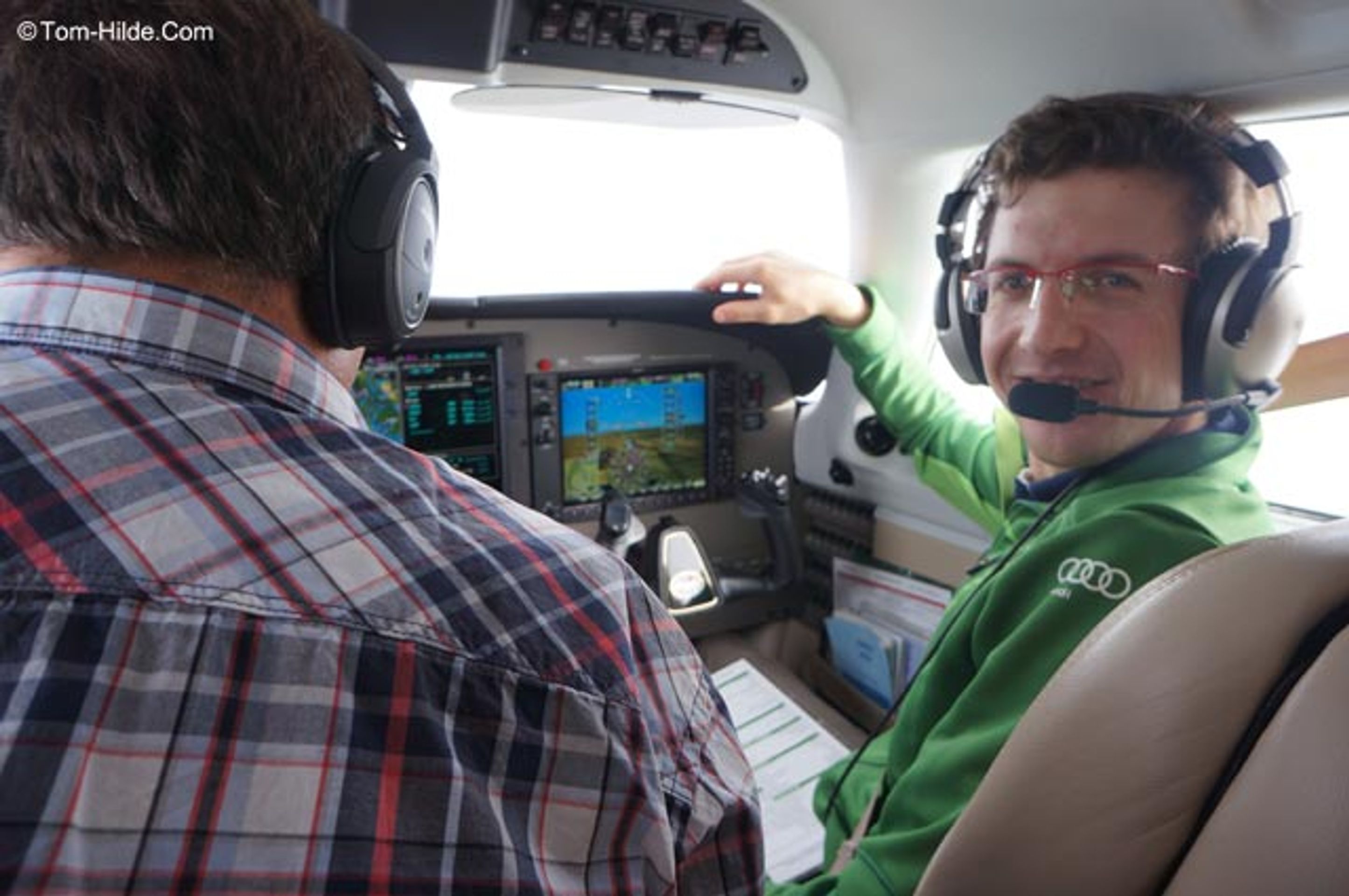 Simon Ammann řídí letadlo - GALERIE: Simon Ammann pilotem (14/16)