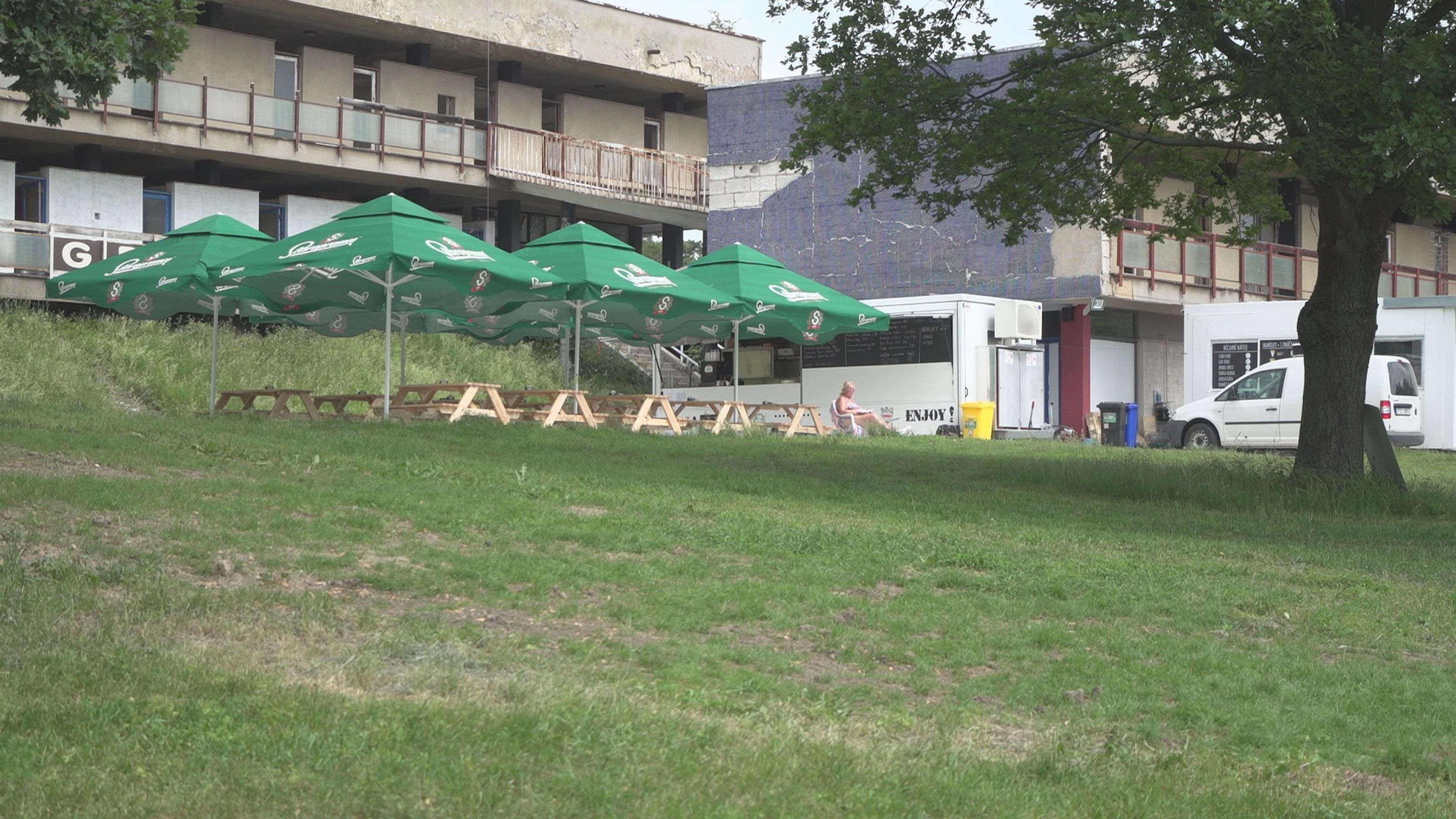 Zákaz jídla a pití na koupališti Džbán - 6 - GALERIE: Zákaz jídla a pití na koupališti Džbán (6/9)