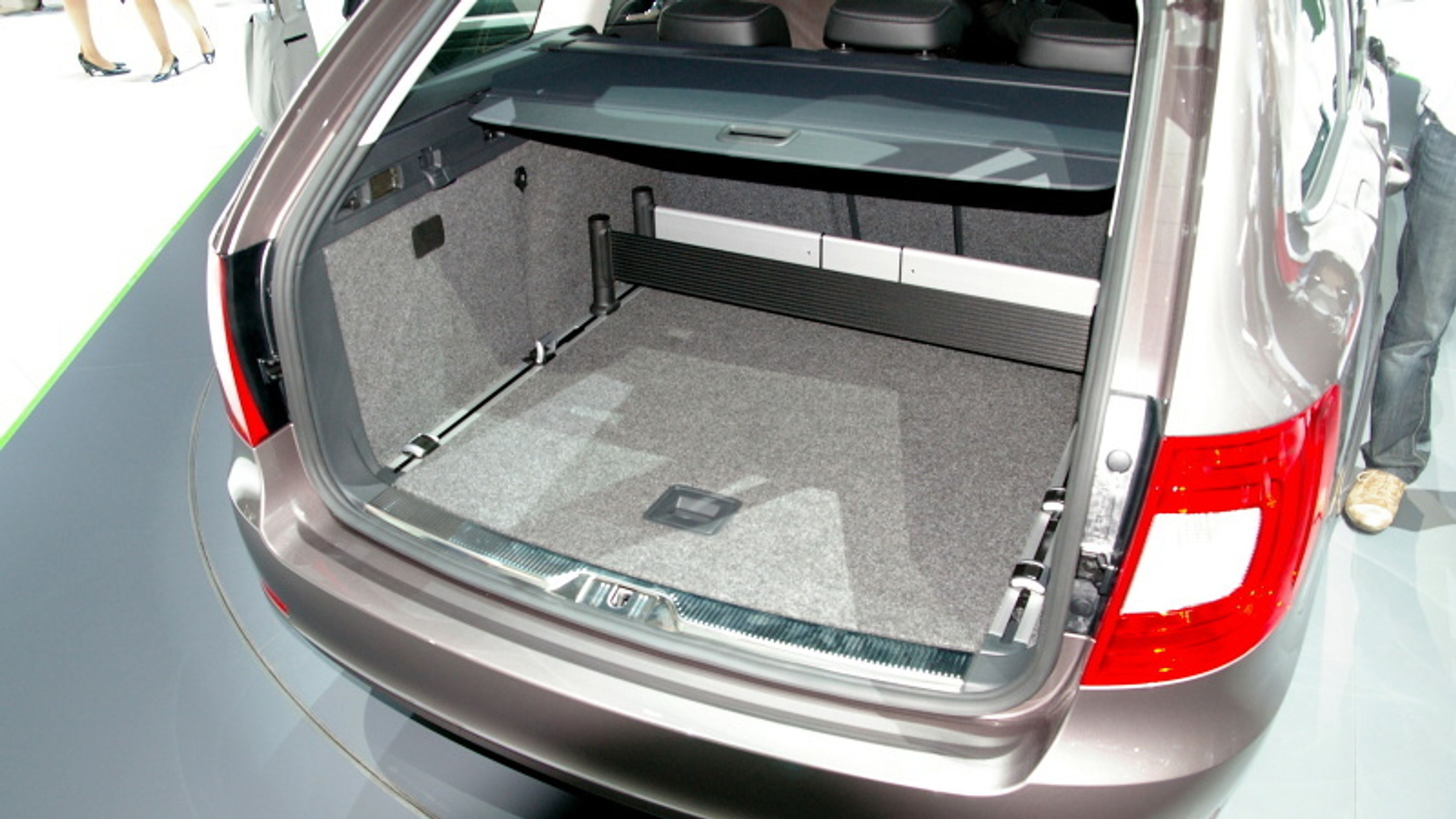 Škoda Superb Combi - GALERIE Škoda Superb Combi Milano (9/17)