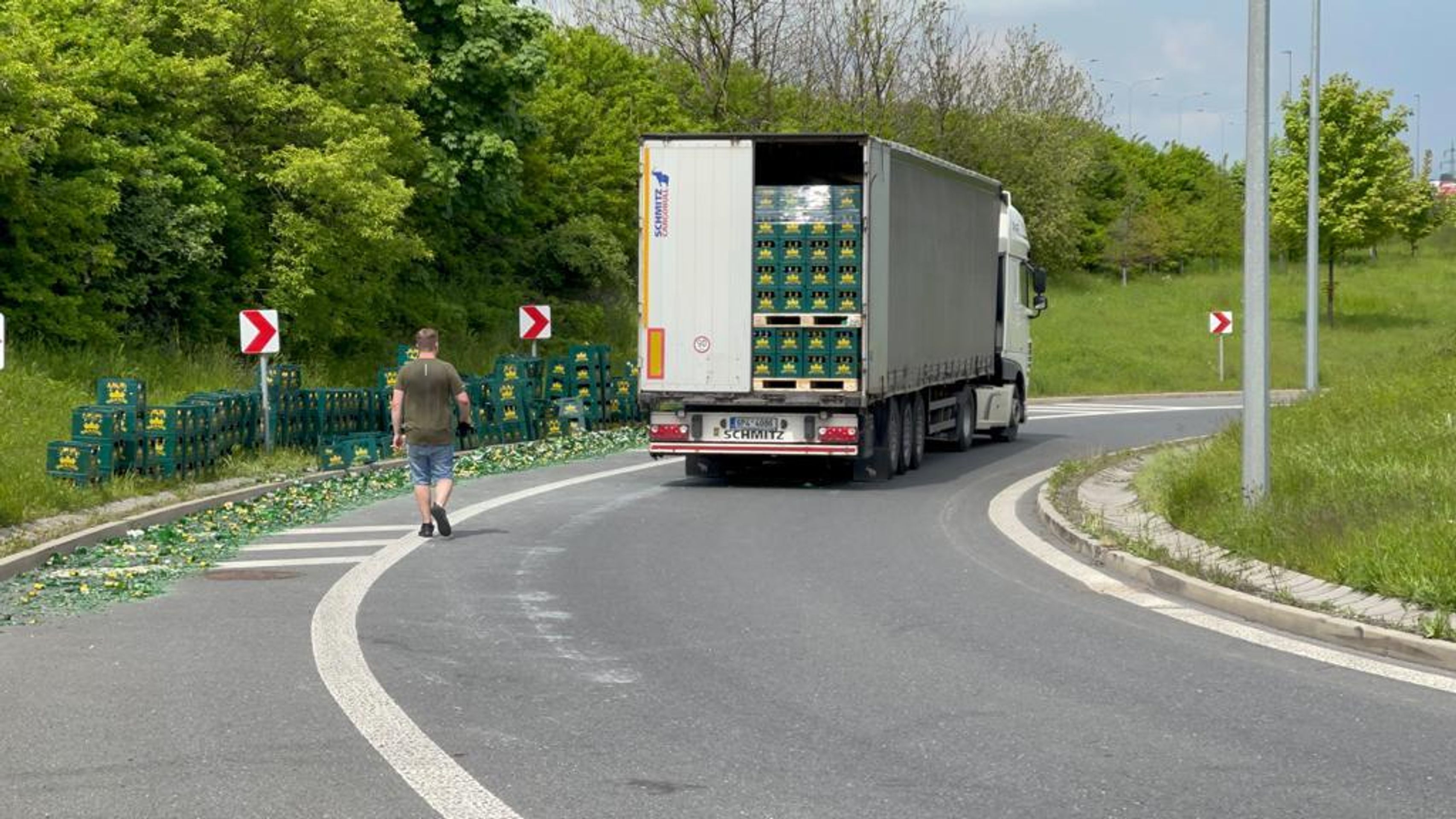 Rozbité láhve od piva na okraji Prahy - 8 - GALERIE: Rozbité láhve od piva na okraji Prahy (7/7)