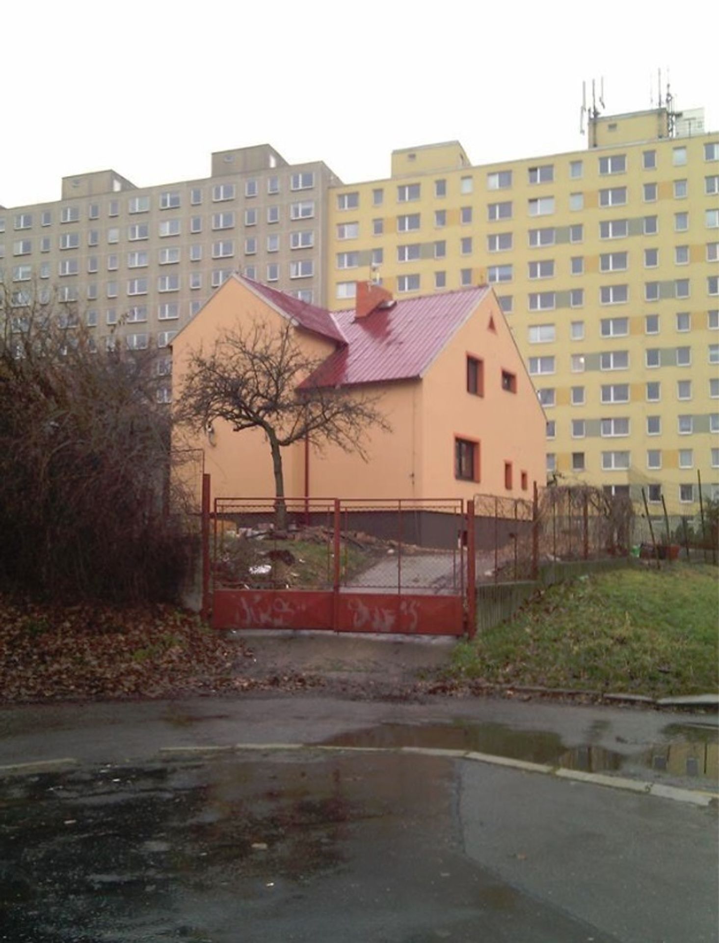 Architektonické peklo - nevkusné domky - 5 - GALERIE: Architektonické peklo - nevkusné domky (10/14)