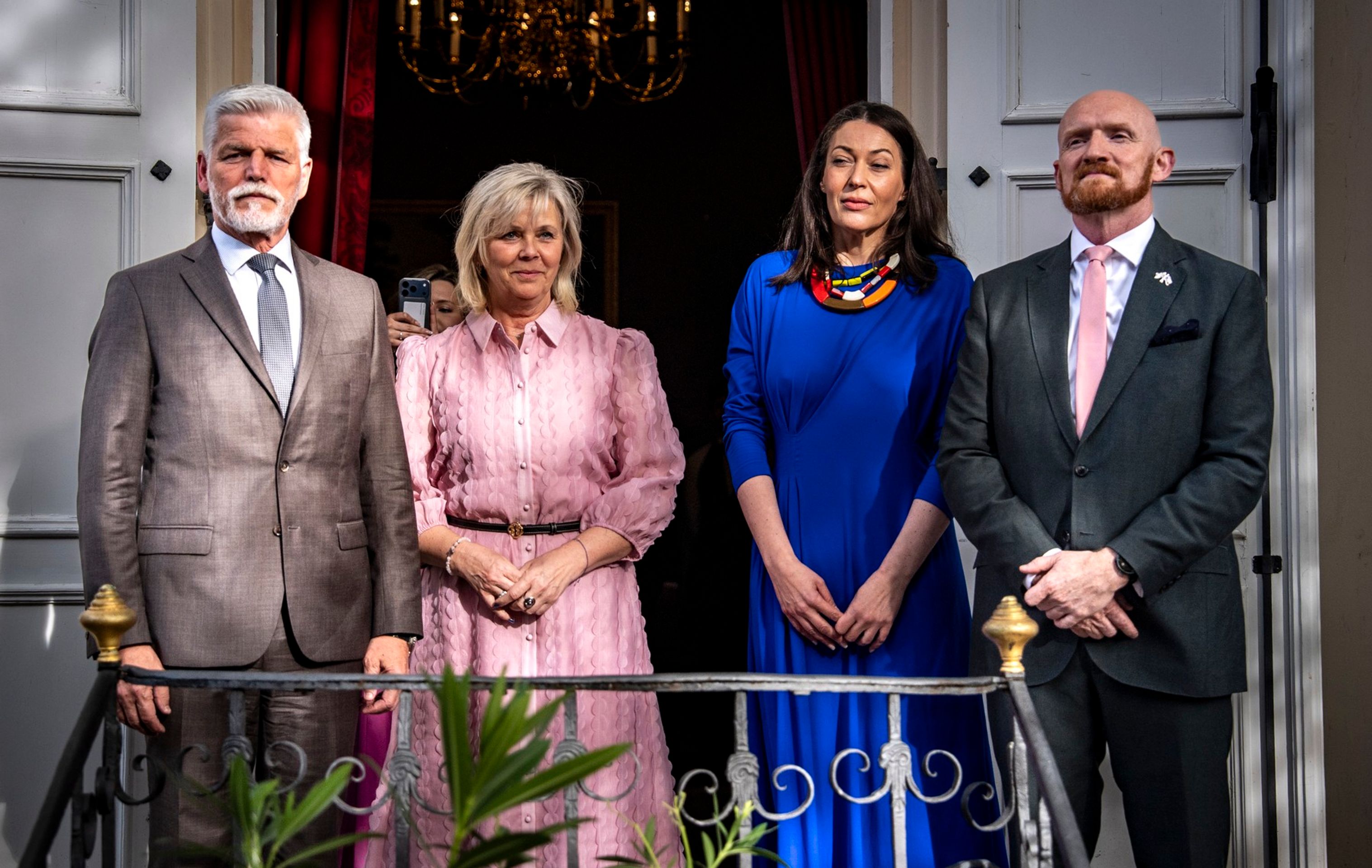 Oslava Krále Karla III. na britském velvyslanectví: Petr Pavel, Eva Pavlová, Martina Field Klisovic, Matt Field - Oslava Krále Karla III. na britském velvyslanectví (7/15)