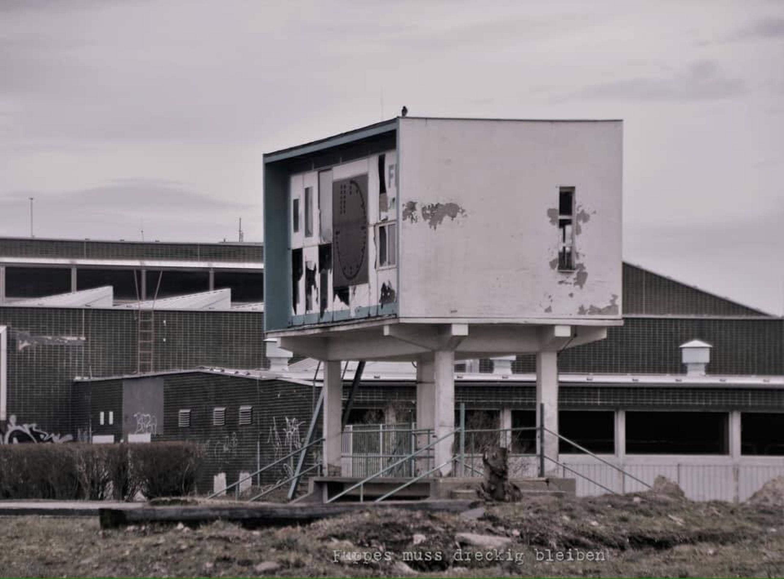 Opuštěný stadion v Chomutově - 13 - GALERIE: Opuštěný fotbalový stadion v Chomutově (9/14)