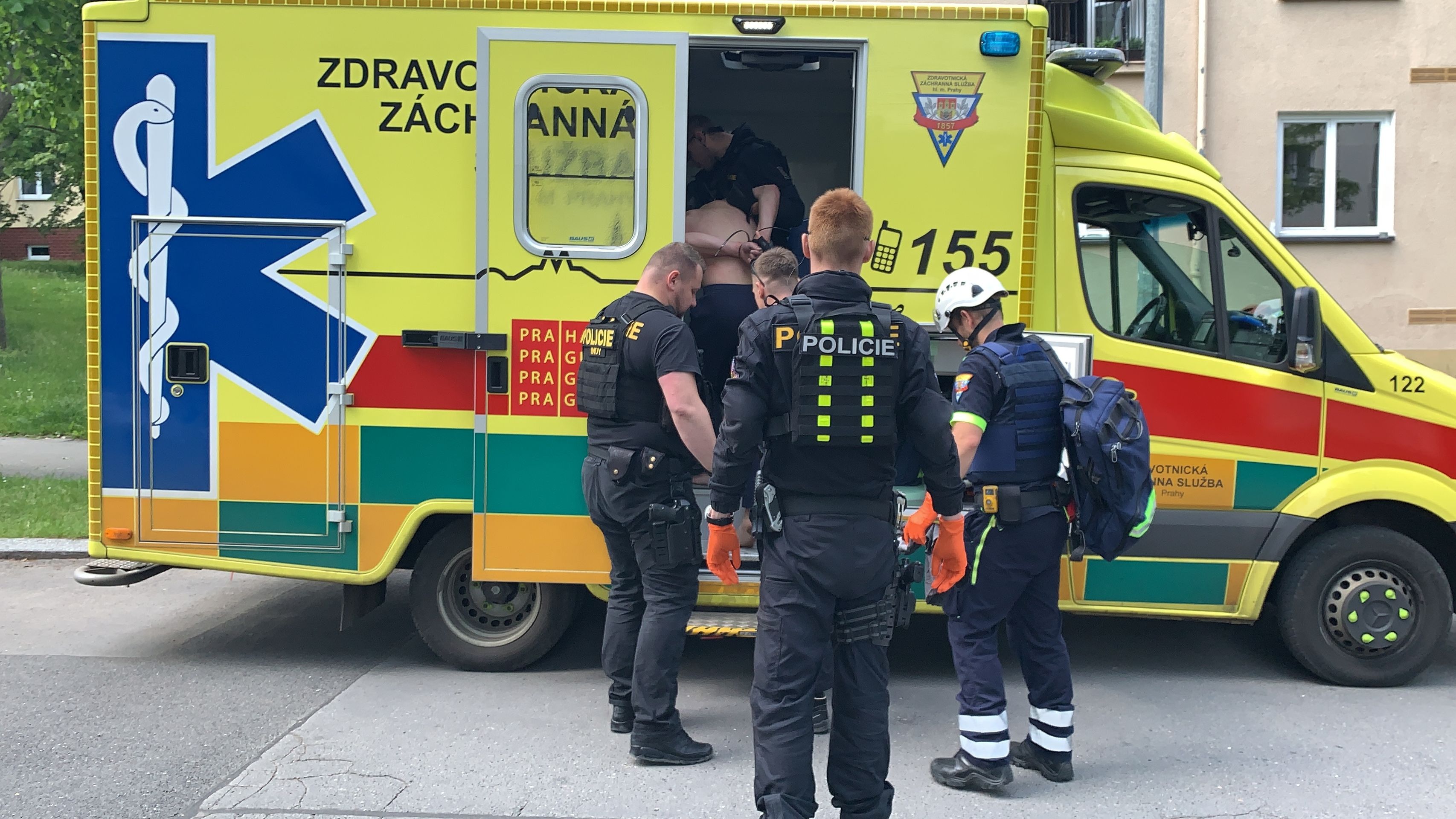 Zásah policistů na Praze 6 - 7 - GALERIE: Sobotní zásah policistů na Praze 6 (7/10)
