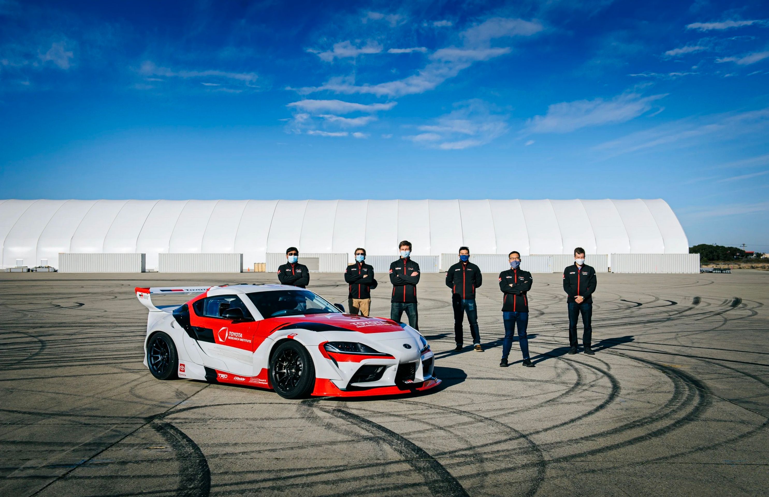 Toyota GR Supra - 17 - Fotogalerie: Tahle Supra umí driftovat úplně sama! (7/7)
