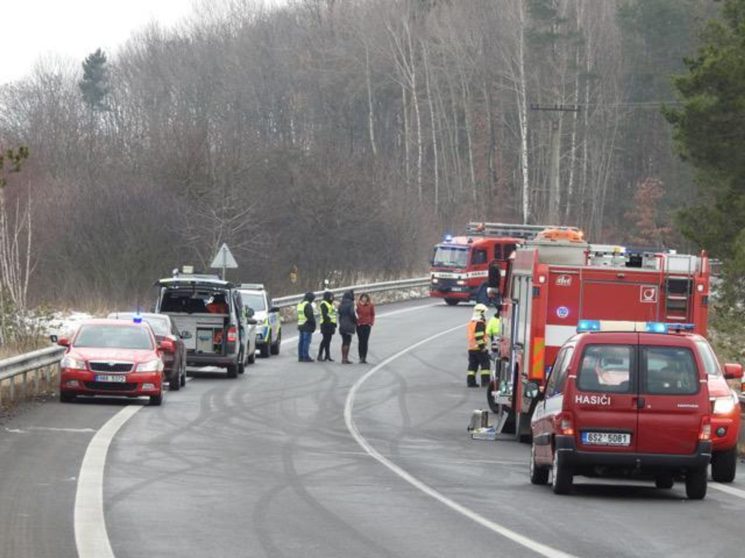 Při nehodě u Kostelce zemřeli dva lidé - 5 - GALERIE: Tragická nehoda u Kostelce nad Černými lesy (5/7)