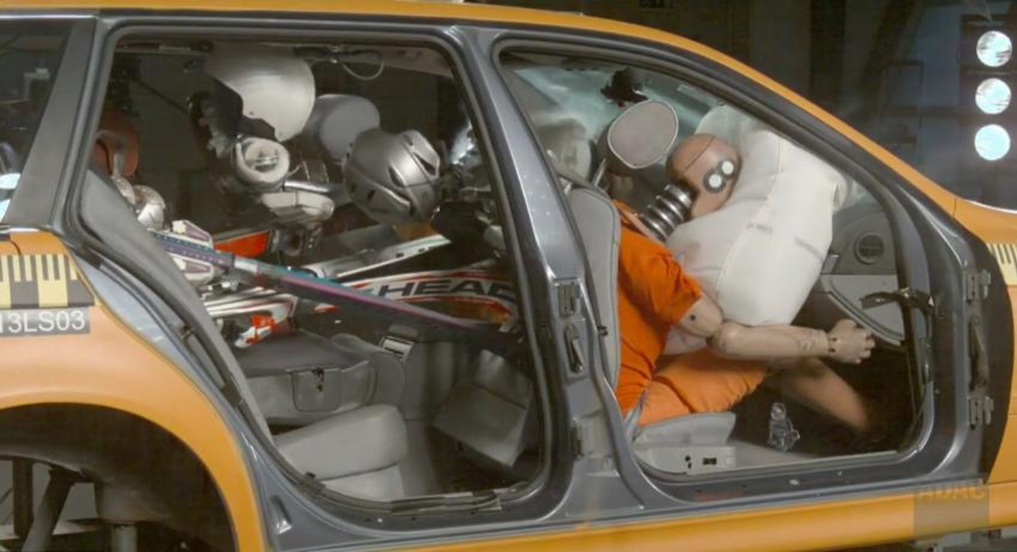 Crash test lyží v autě - 4 - GALERIE: Crash test lyží v autě (3/17)