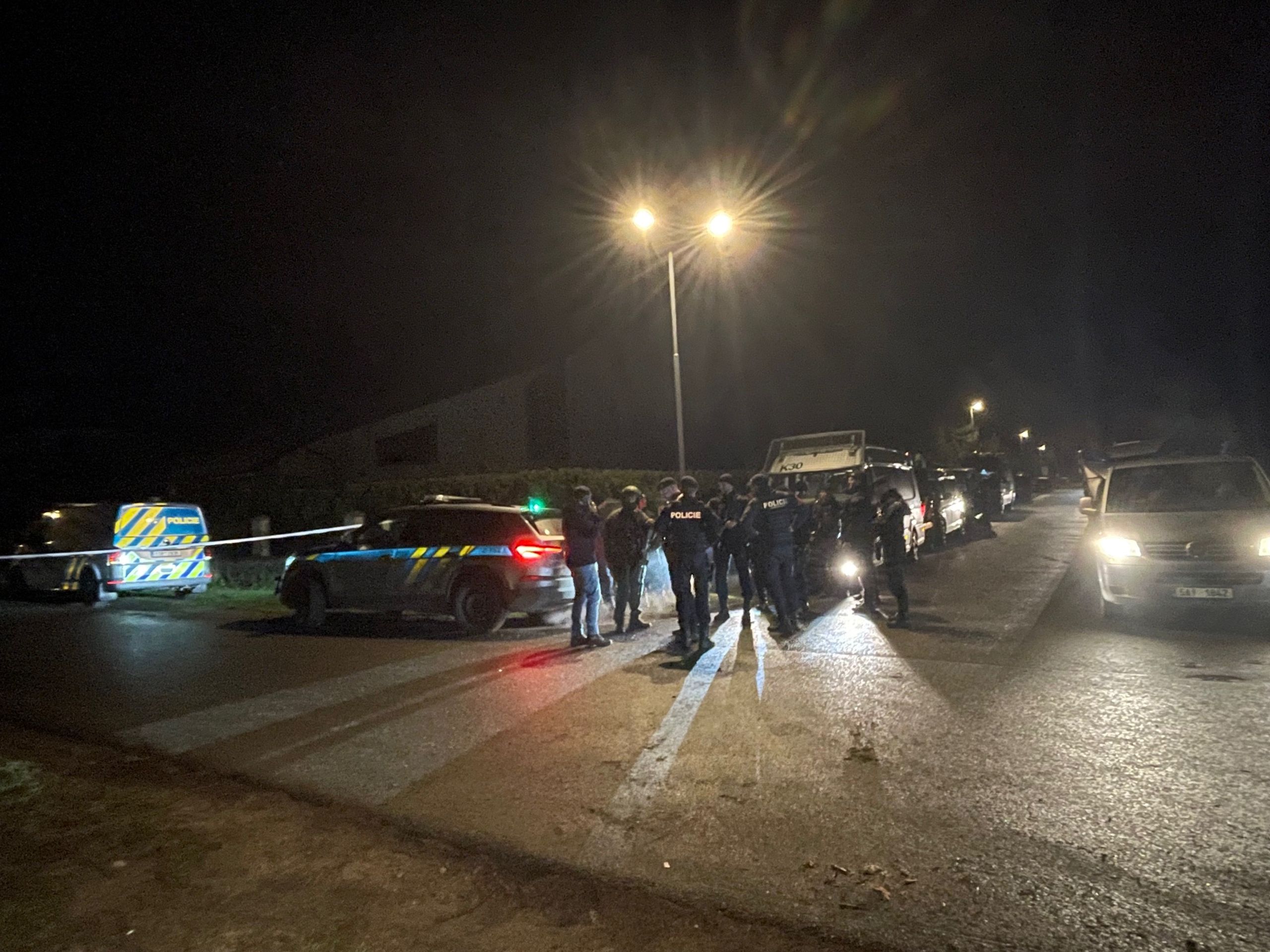 Policejní akce v Káraném u Prahy - 4 - Policejní akce v Káraném u Prahy (3/6)