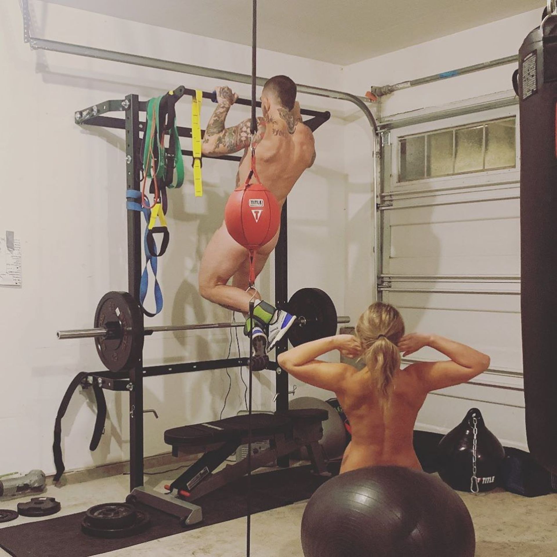 Paige VanZant posiluje v domácí tělocvičně - GALERIE: UFC zápasnice Paige VanZant pózuje se svým přítelem (2/9)