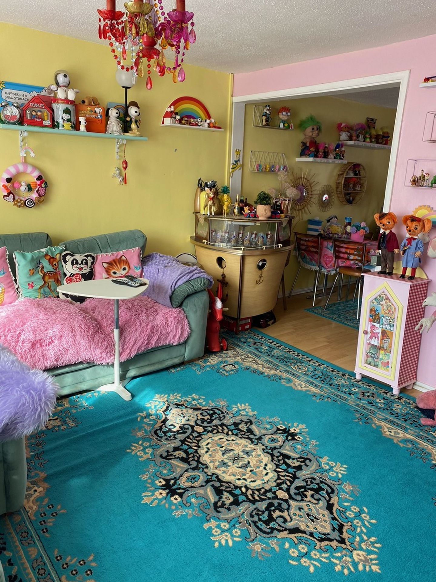 Žena si pořídila růžovou kuchyň ve stylu oblíbené panenky Barbie - 5 - GALERIE: Žena si pořídila růžovou kuchyň ve stylu oblíbené panenky Barbie (5/8)