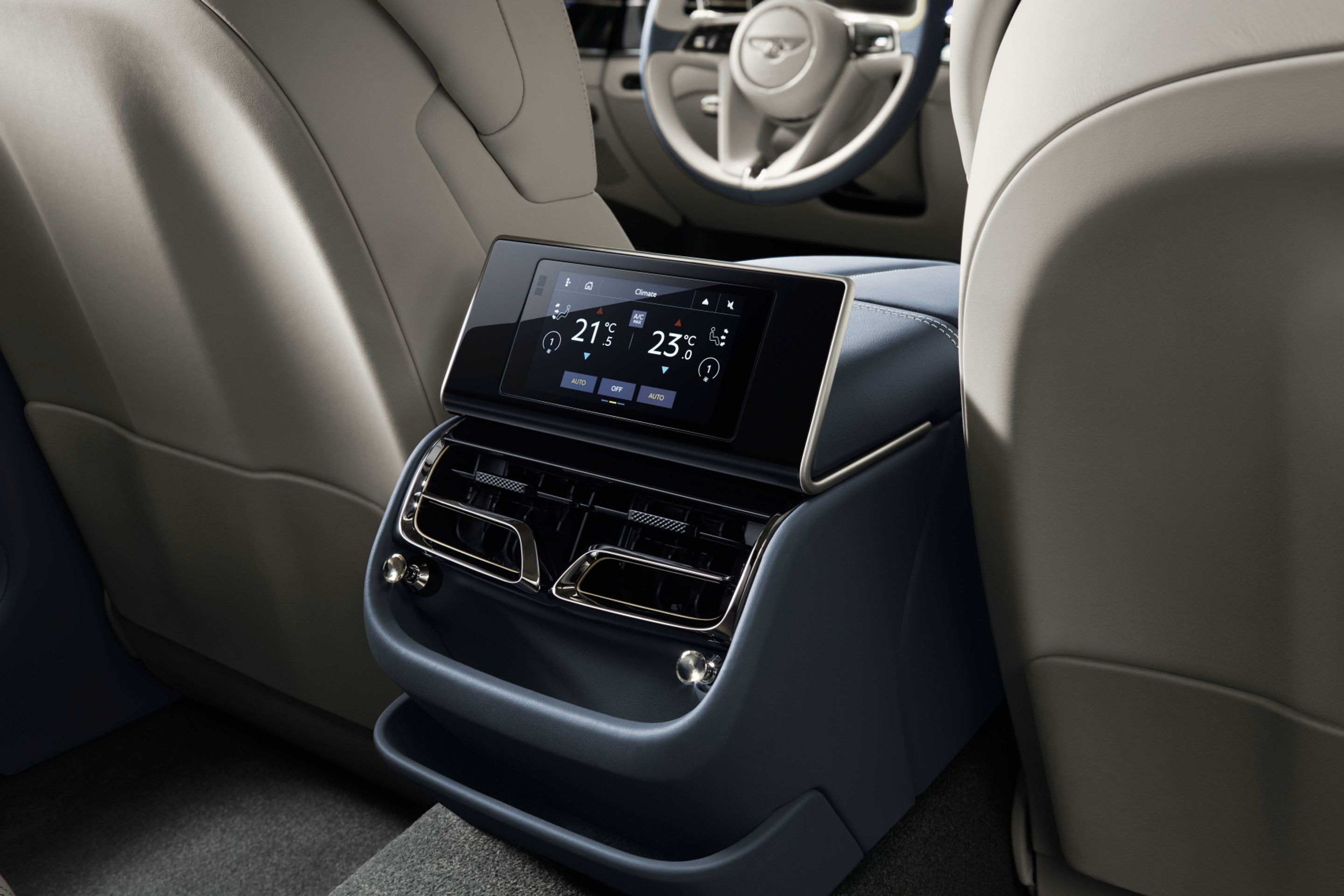 Bentley Flying Spur - 5 - Fotogalerie: Sportovní limuzína Bentley Flying Spur (4/14)