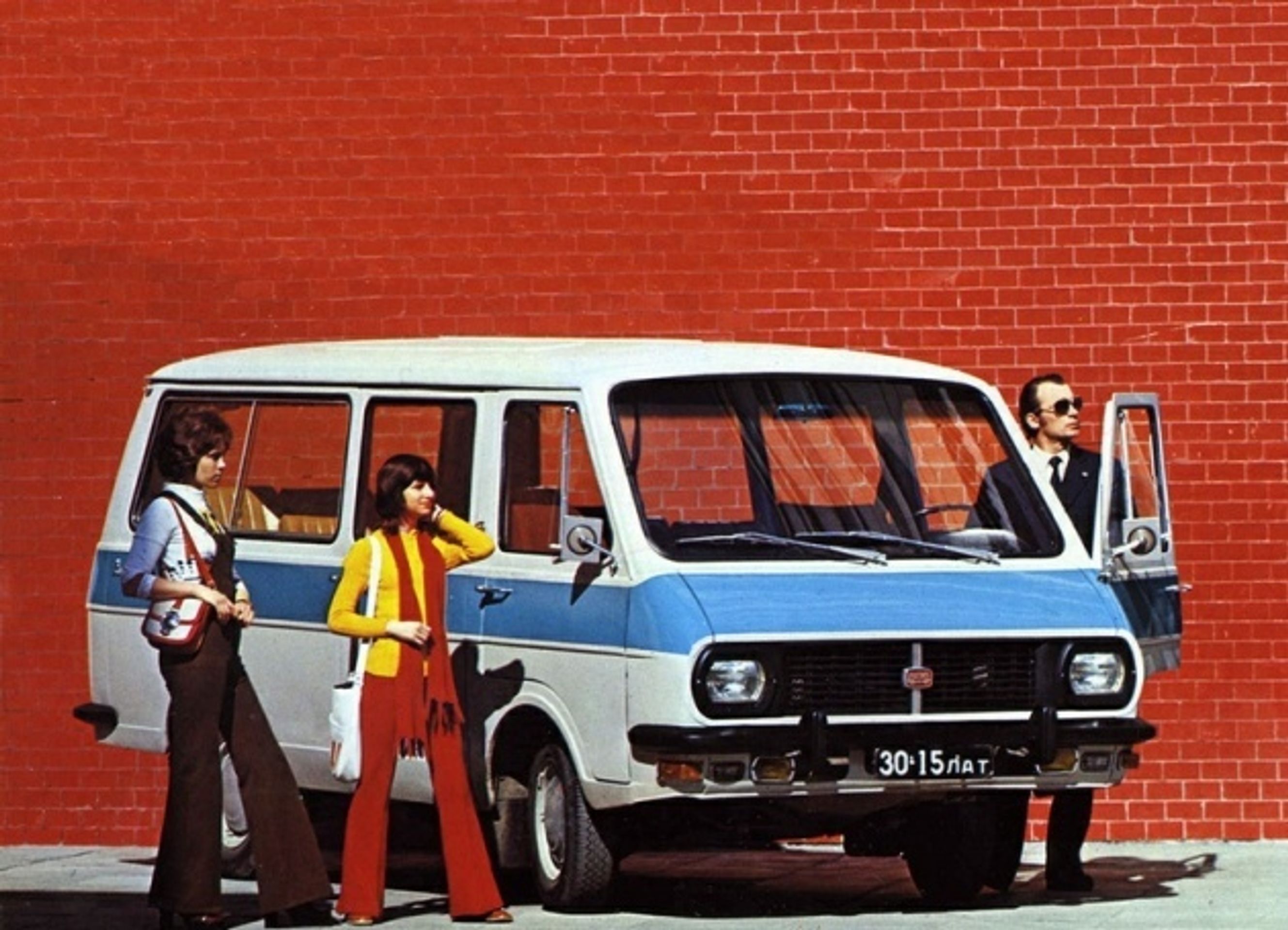 rusko - 52 - GALERIE: Ruská automobilová klasika na plakátech a prospektech (17/34)