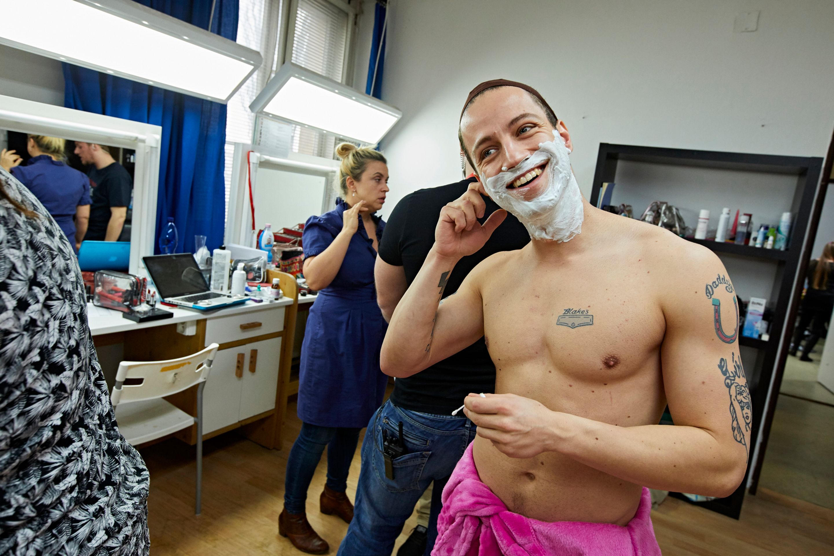 Tvoje tvář má známý hlas - v maskérně - 12 - GALERIE: Tvoje tvář má známý hlas - v maskérně (12/20)