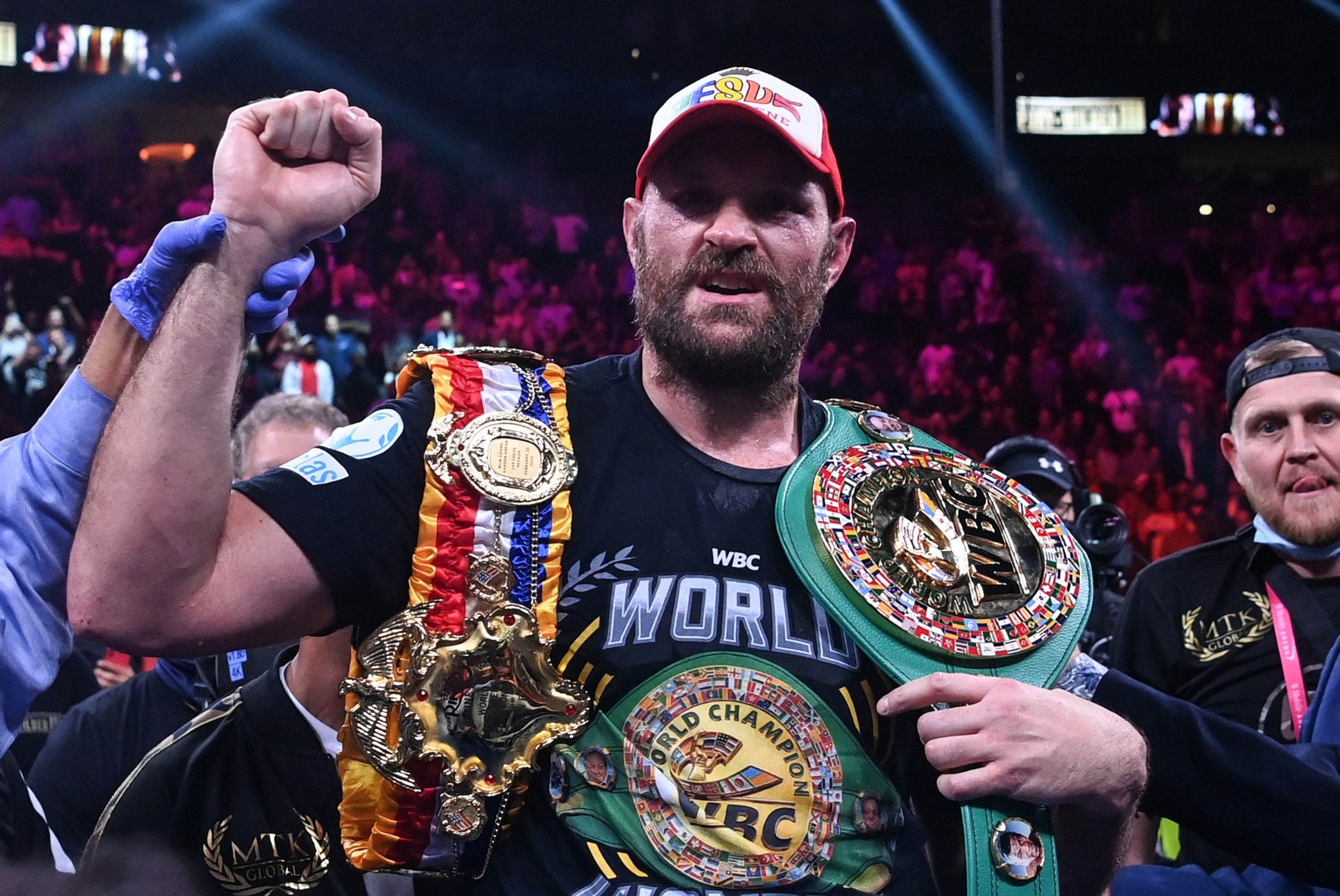 Tyson Fury - šampion WBC - Socha napočet Tysona Fury z odpadních trubek (4/10)